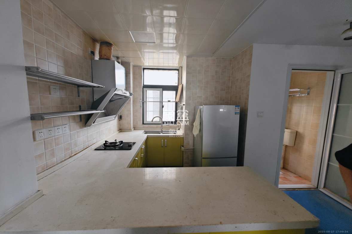 高鑫麓城  3室2厅1卫    2200.0元/月 高鑫麓城  3室2厅1卫    2200.0元/月室内图