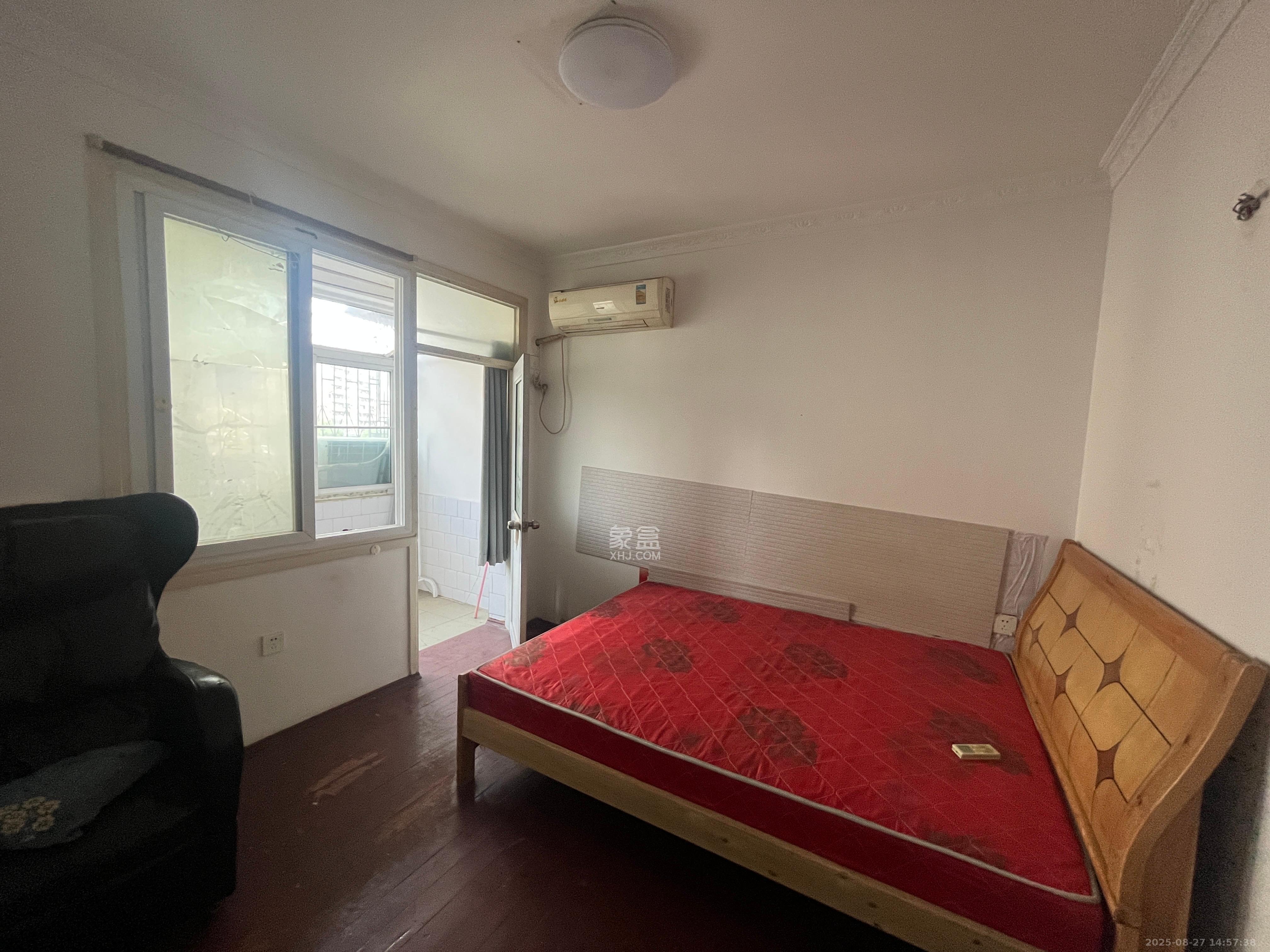 德雅路(邮电村)散盘 1室1厅1卫 1000.0元/月 德雅路(邮电村)散盘 1室1厅1卫 1000.0元/月室内图