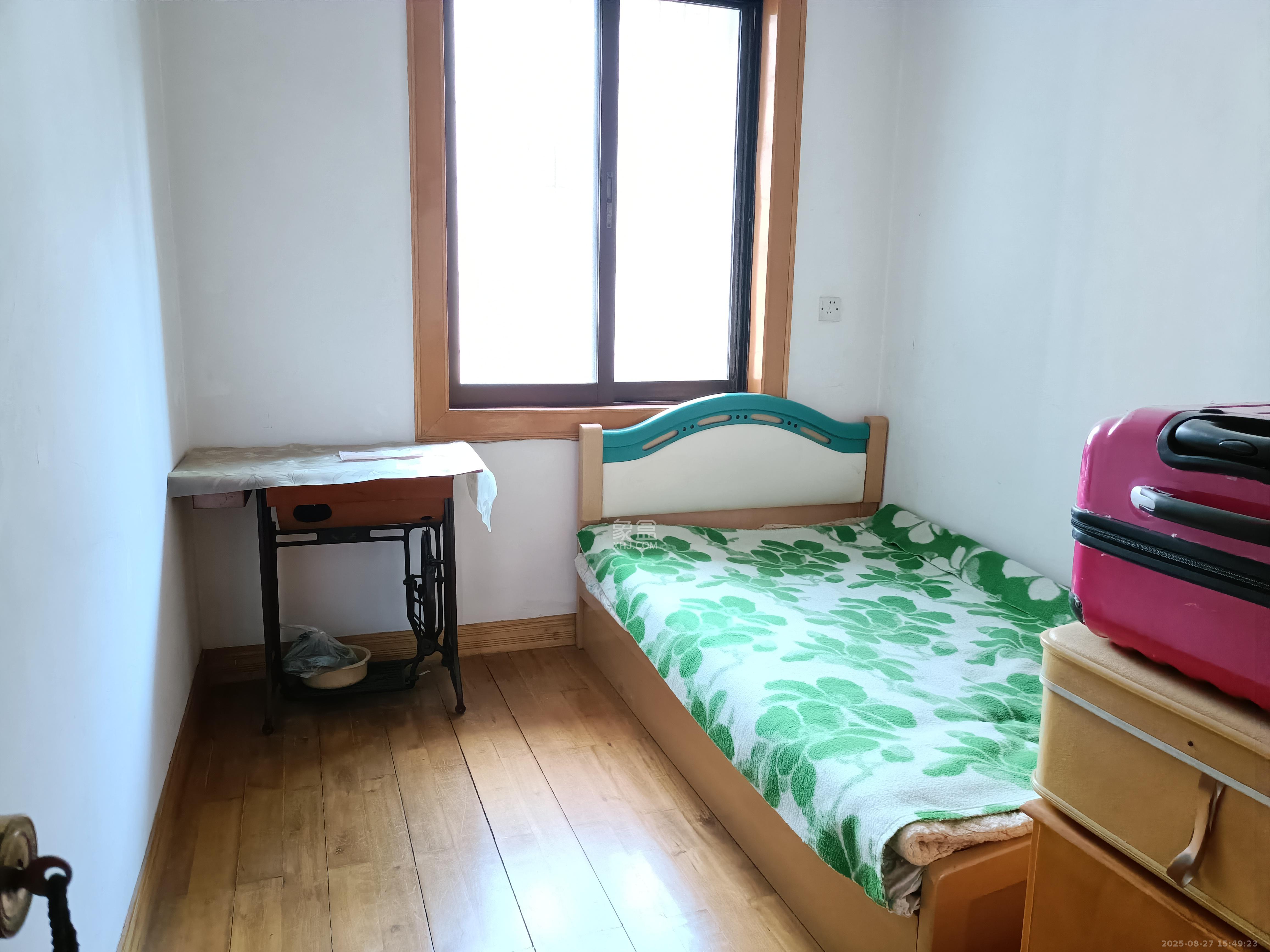 德雅路电影公司宿舍  2室2厅1卫    2000.0元/月 德雅路电影公司宿舍  2室2厅1卫    2000.0元/月室内图