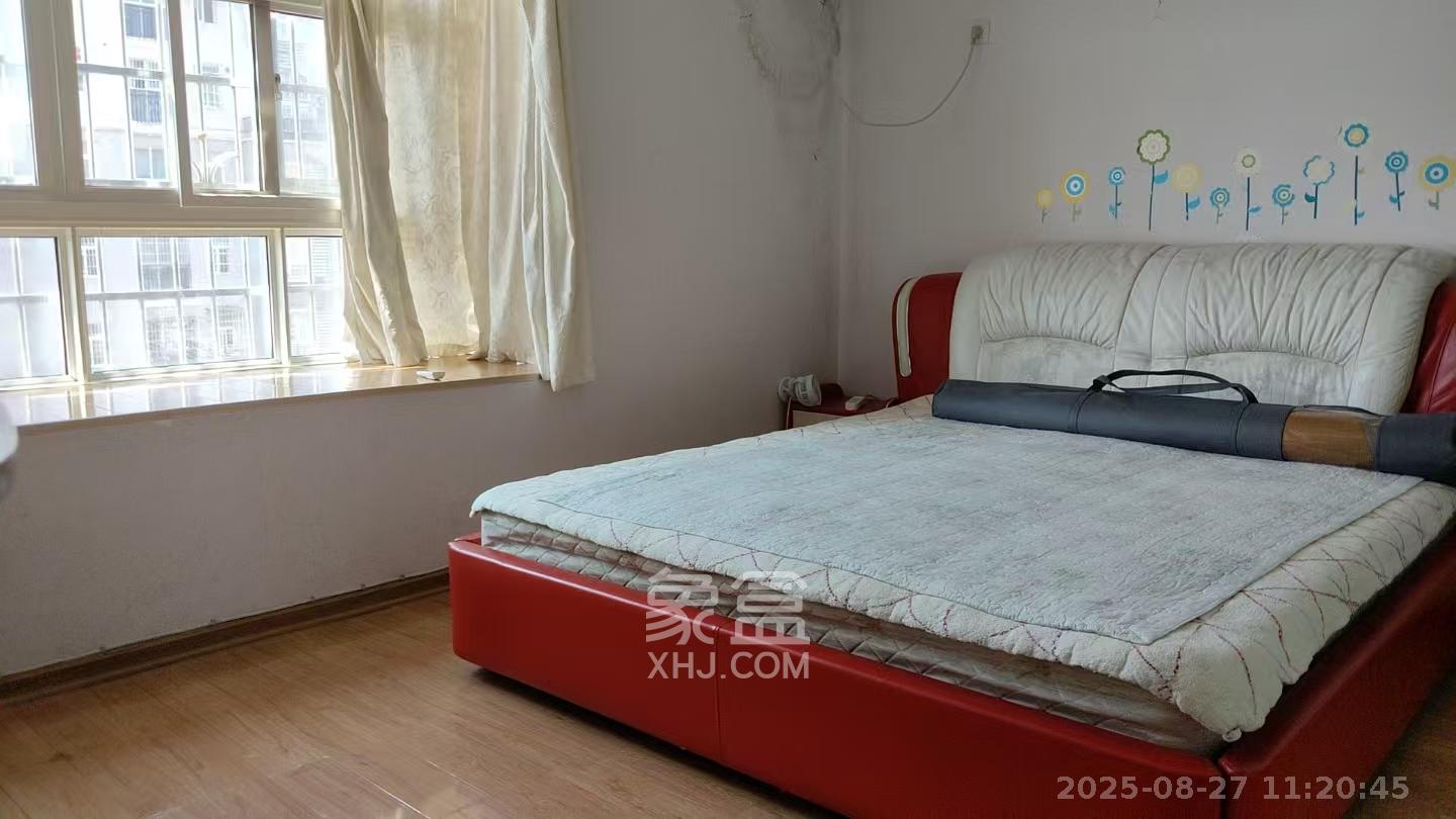 嘉盛华庭（一期、二期、三期）  3室2厅2卫    3200.0元/月室内图