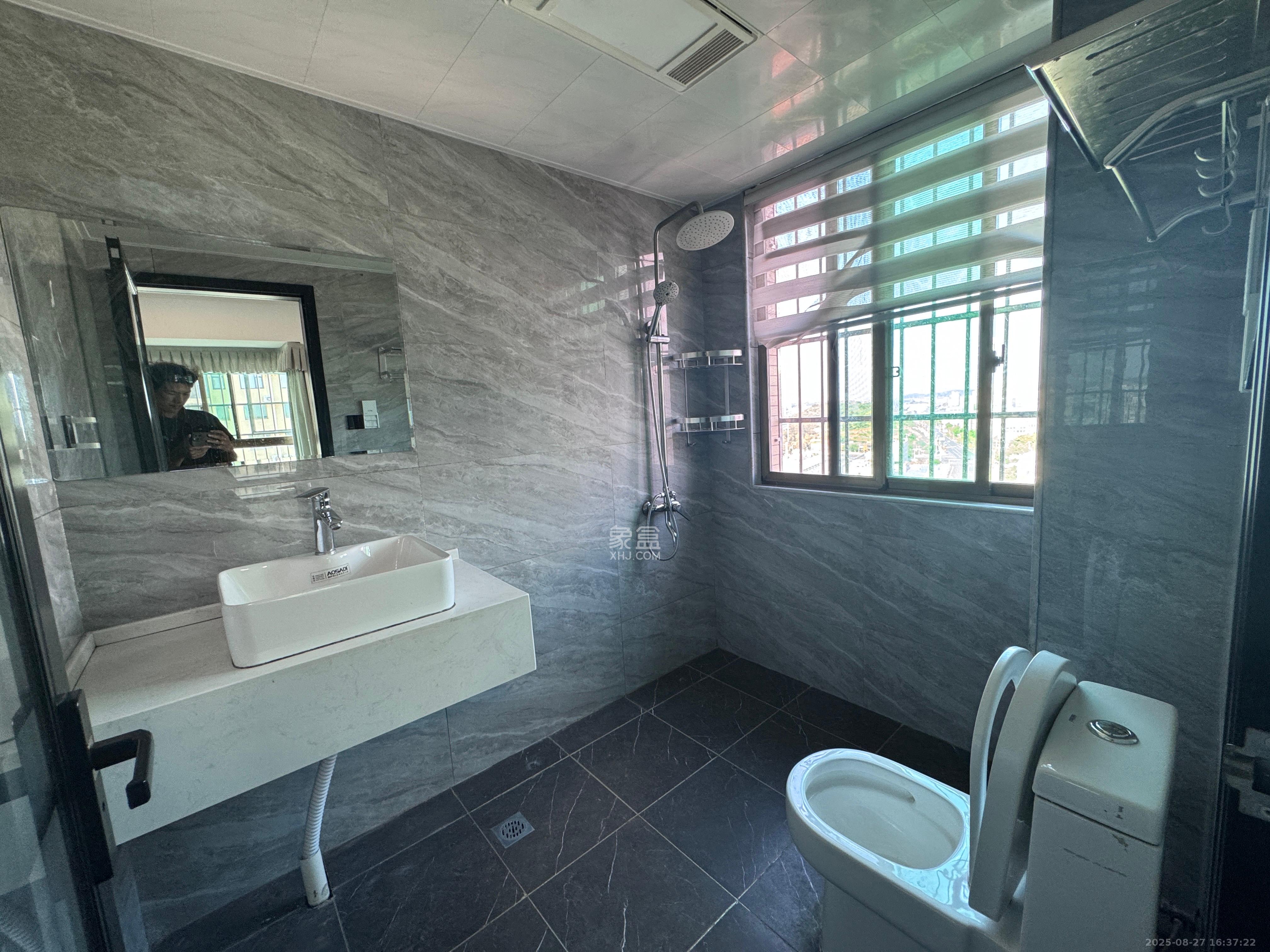 鄱阳佳郡 3室2厅2卫 2300.0元/月 鄱阳佳郡 3室2厅2卫 2300.0元/月室内图