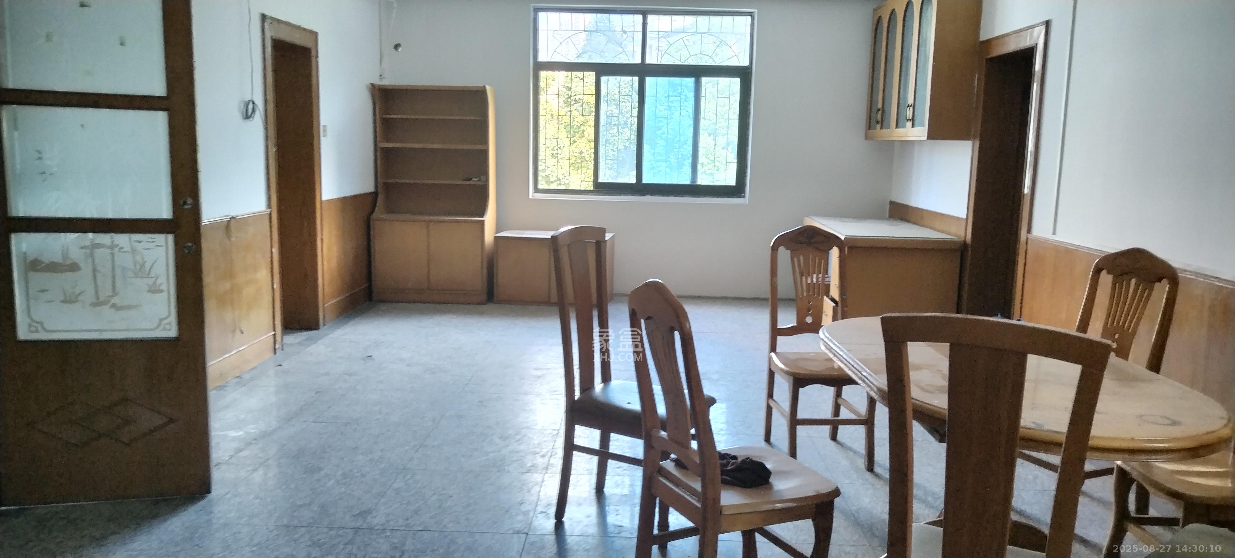 金三角花园 3室2厅2卫 2000.0元/月 金三角花园 3室2厅2卫 2000.0元/月室内图