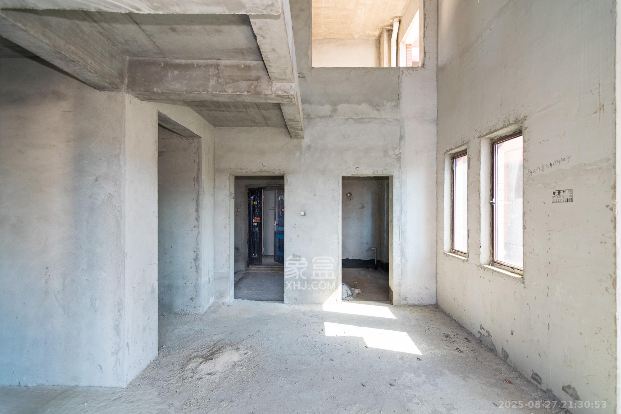 熙庭原著(房聚云台府) 5室2厅3卫 113.8万 熙庭原著(房聚云台府) 5室2厅3卫 113.8万客厅