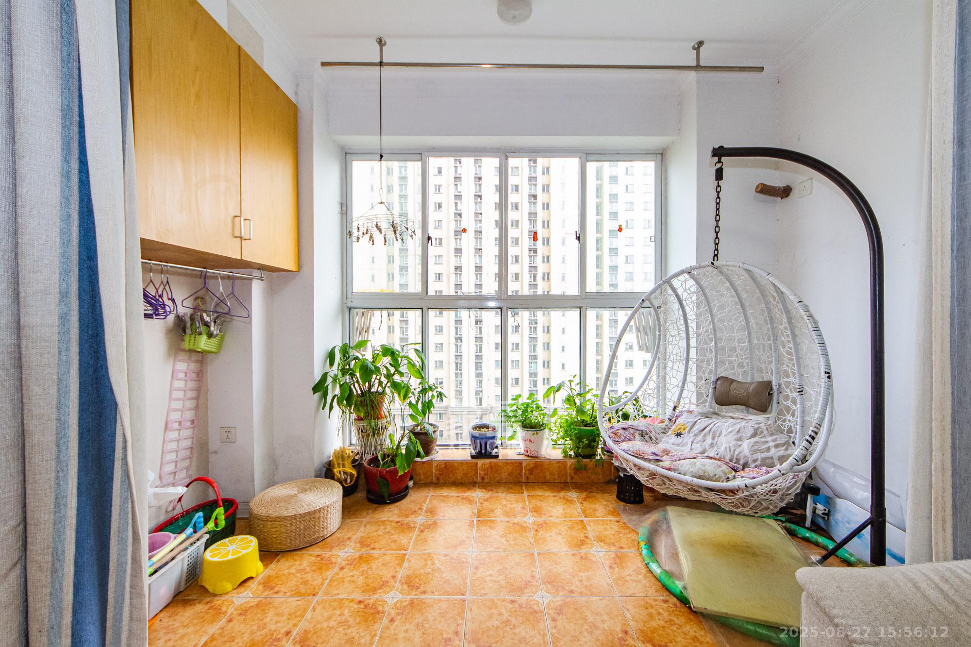 万国城(当代满庭春MOMA)三期  3室2厅2卫    2000.0元/月 万国城(当代满庭春MOMA)三期  3室2厅2卫    2000.0元/月室内图