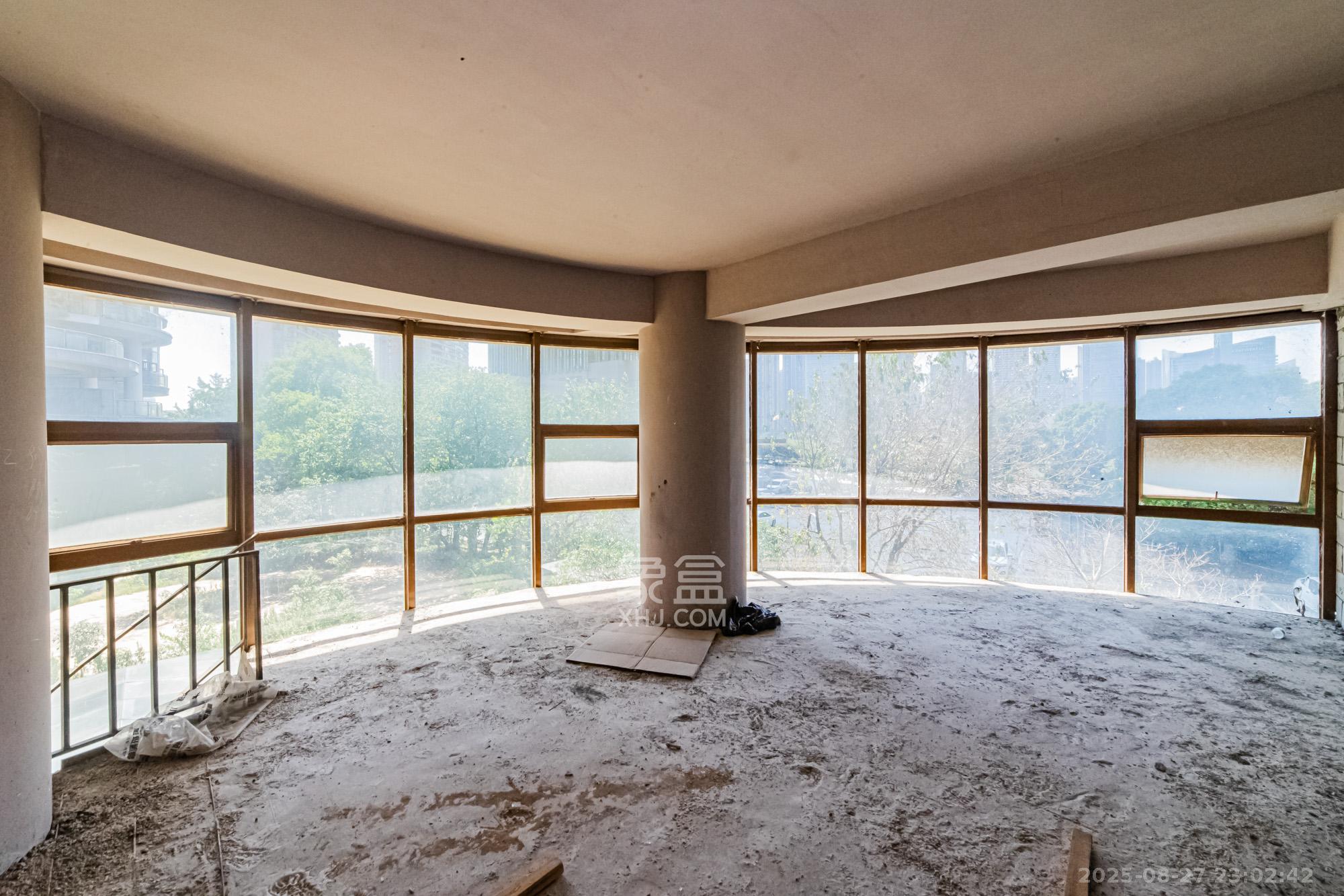 湘江世纪城湘江豪庭 1室2厅2卫 205.0万 湘江世纪城湘江豪庭 1室2厅2卫 205.0万阳台