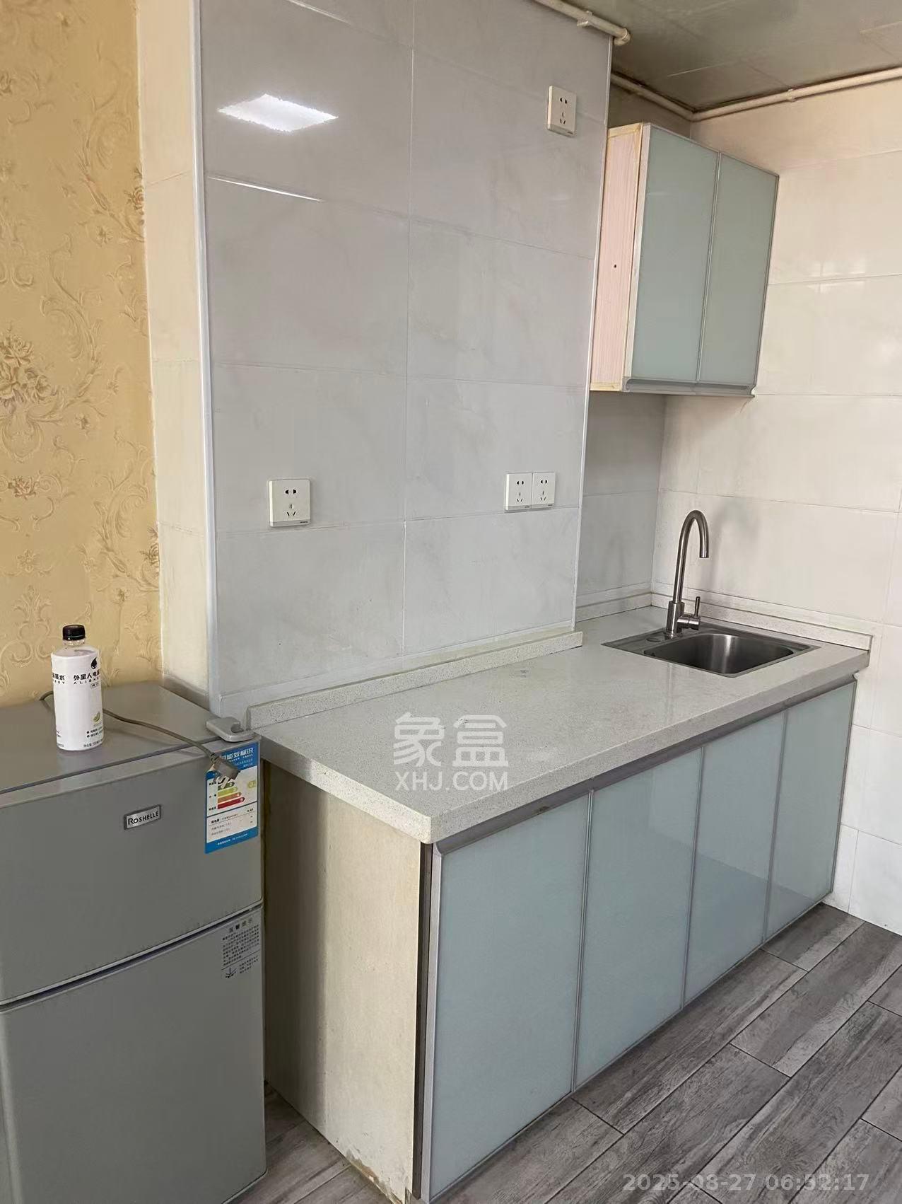 步行街大厦 1室1厅1卫 1300.0元/月 步行街大厦 1室1厅1卫 1300.0元/月室内图