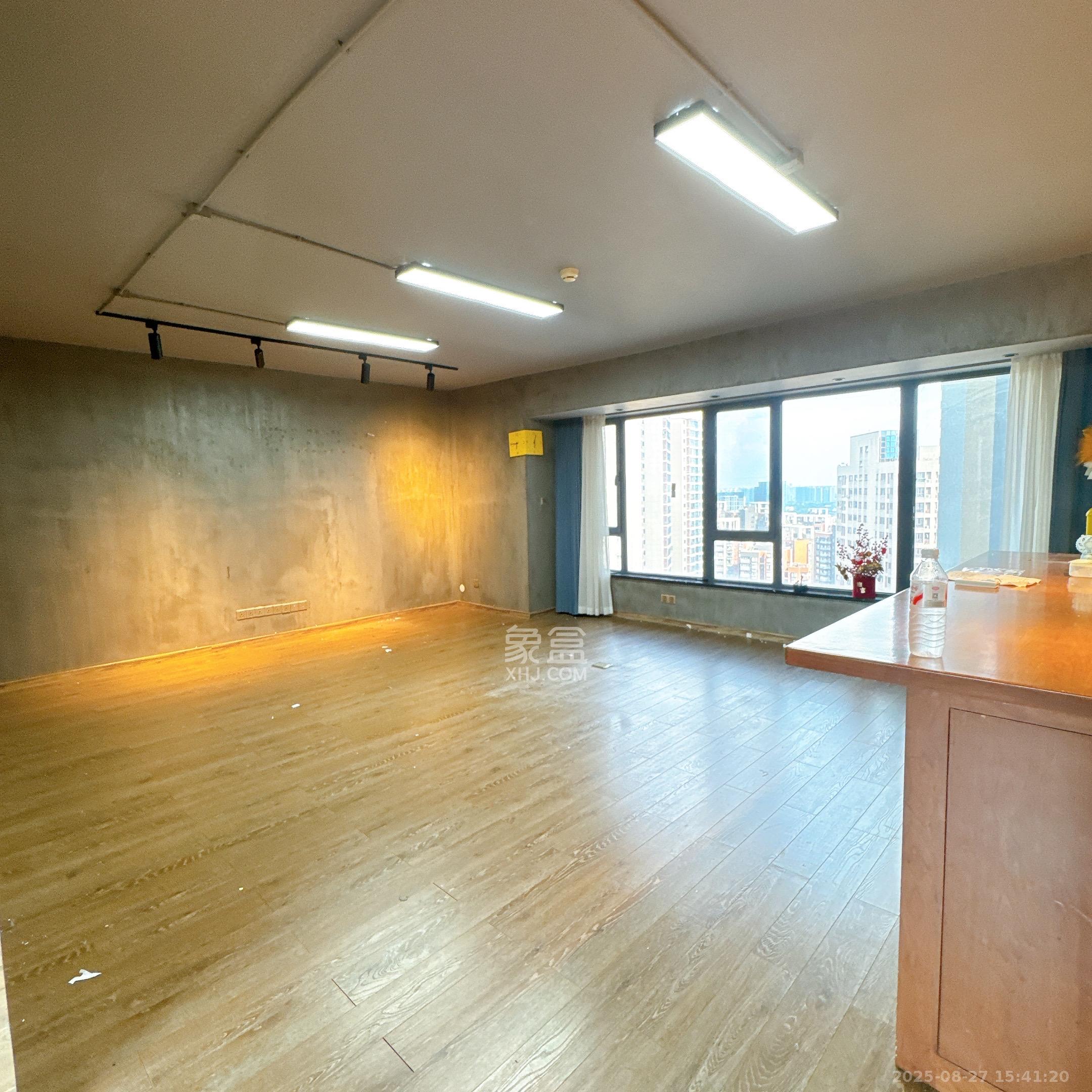 北辰三角洲E3区  4室2厅2卫   3600.00元/月