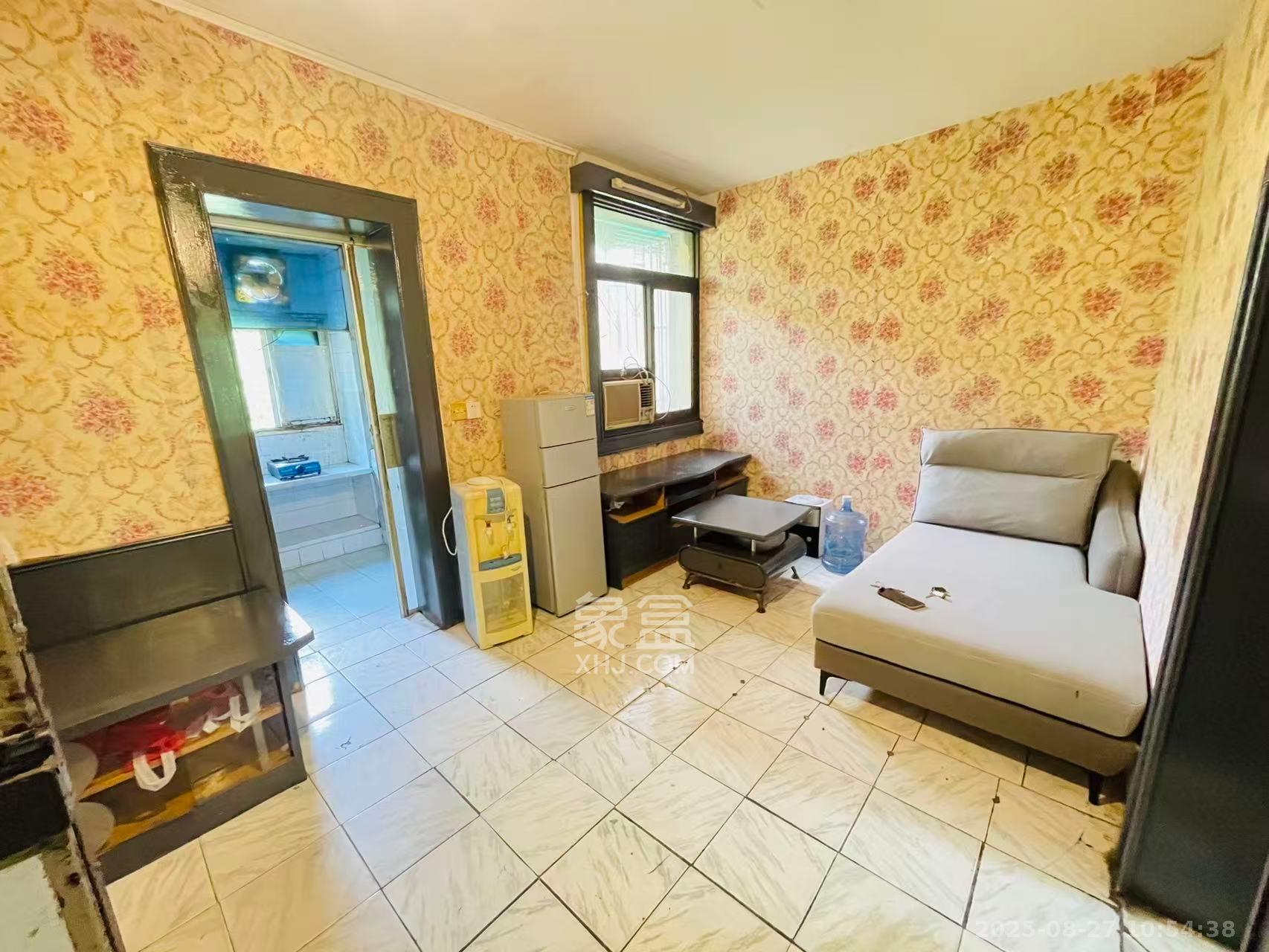 解放四村石子冲  2室1厅1卫    1300.0元/月 解放四村石子冲  2室1厅1卫    1300.0元/月