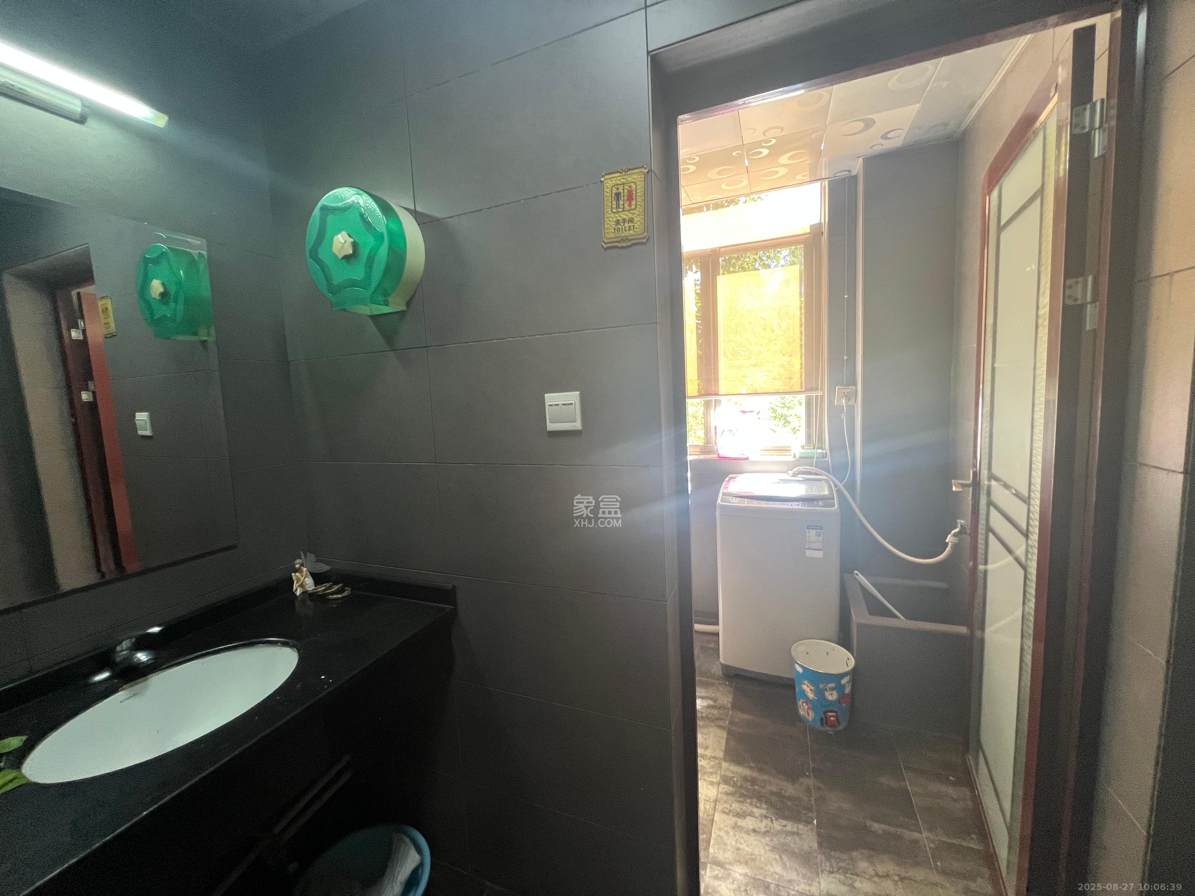 金色比华利 5室2厅2卫 9000.0元/月 金色比华利 5室2厅2卫 9000.0元/月室内图