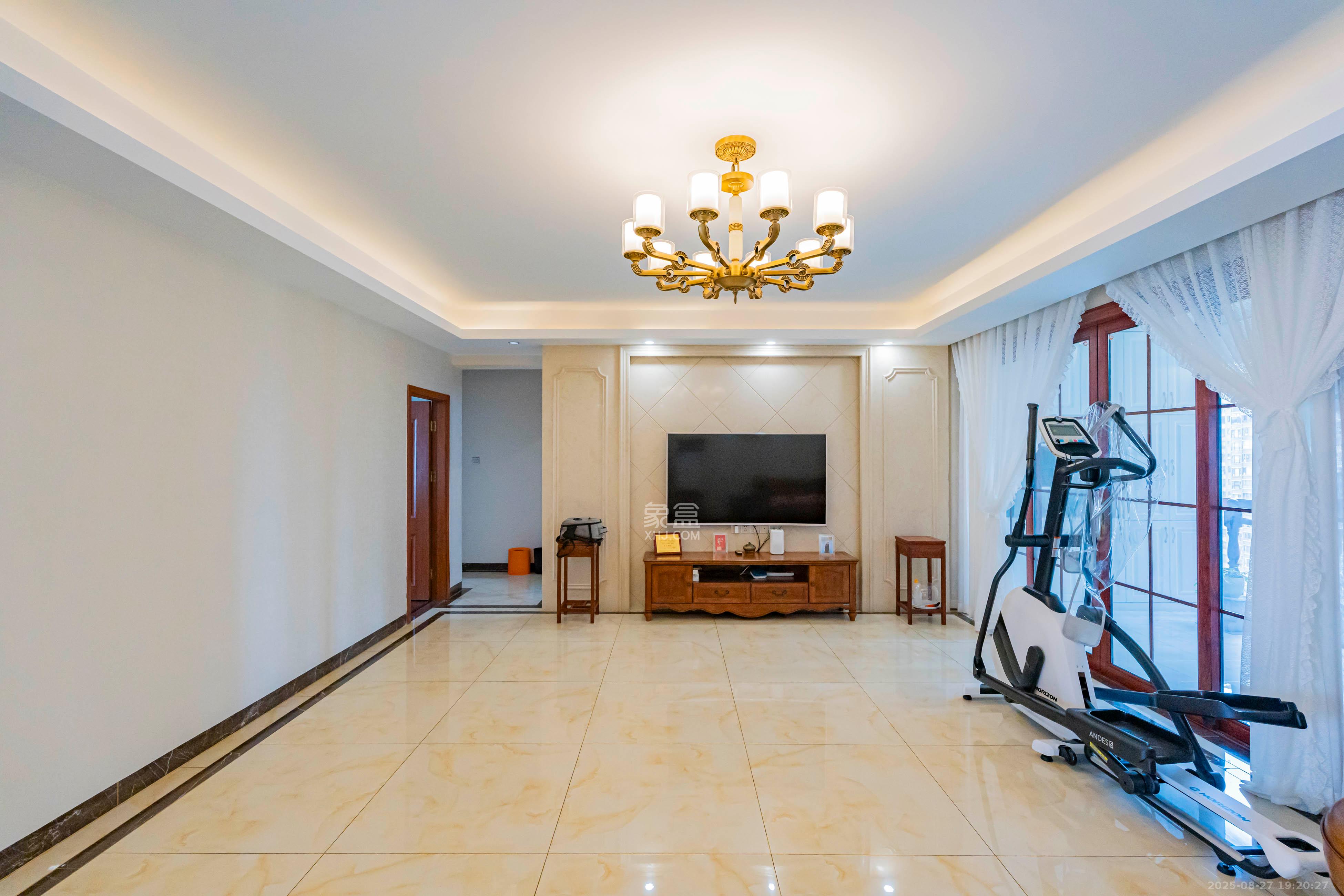 藏珑湖上国际花园  3室2厅1卫    155.0万 藏珑湖上国际花园  3室2厅1卫    155.0万