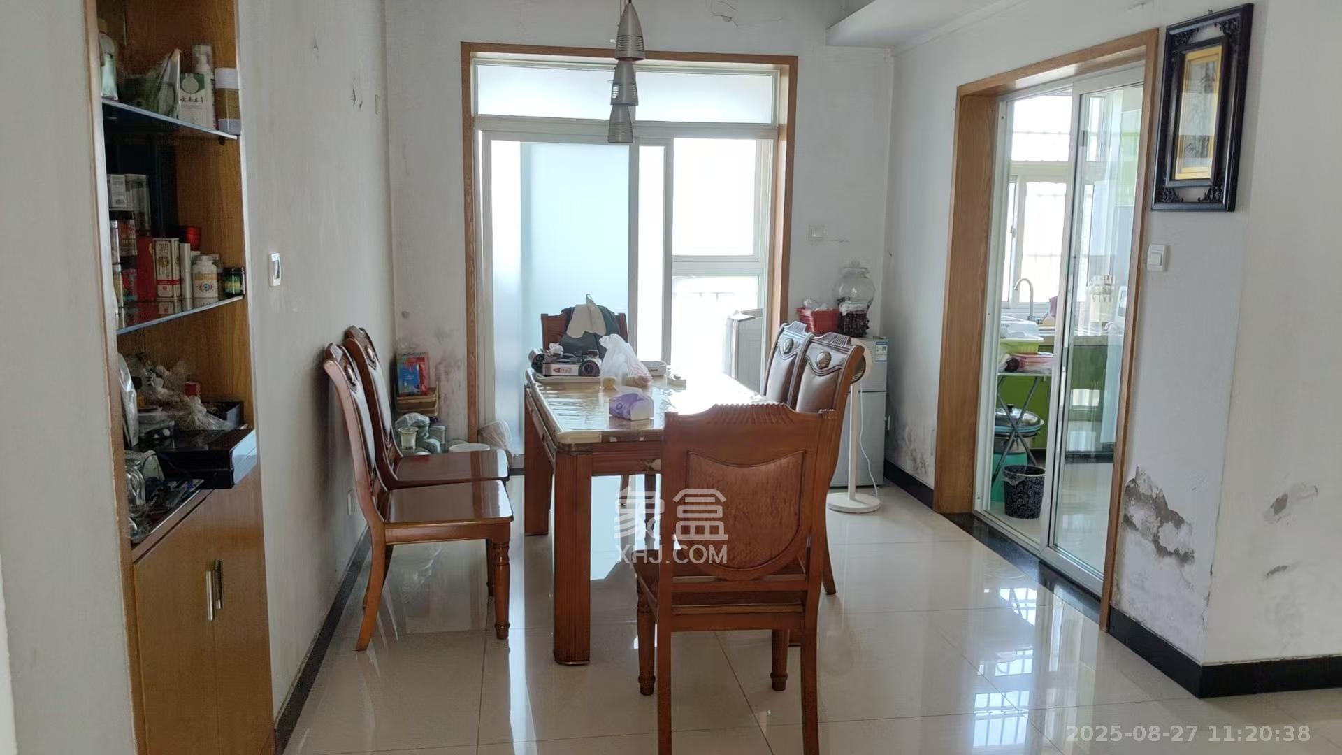 嘉盛华庭（一期、二期、三期）  3室2厅2卫    3200.0元/月室内图