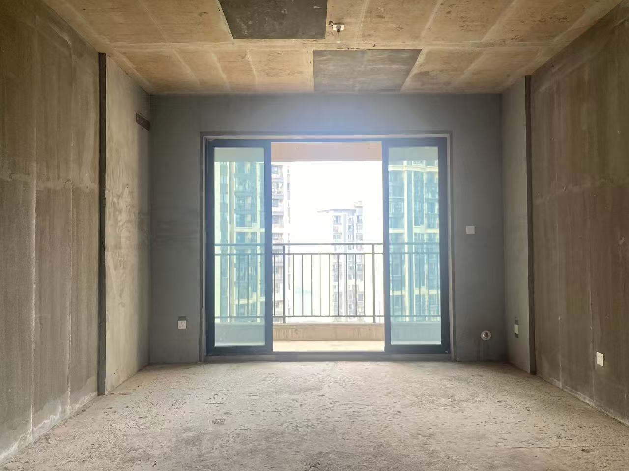 中建凤栖台  4室2厅2卫    55.8万