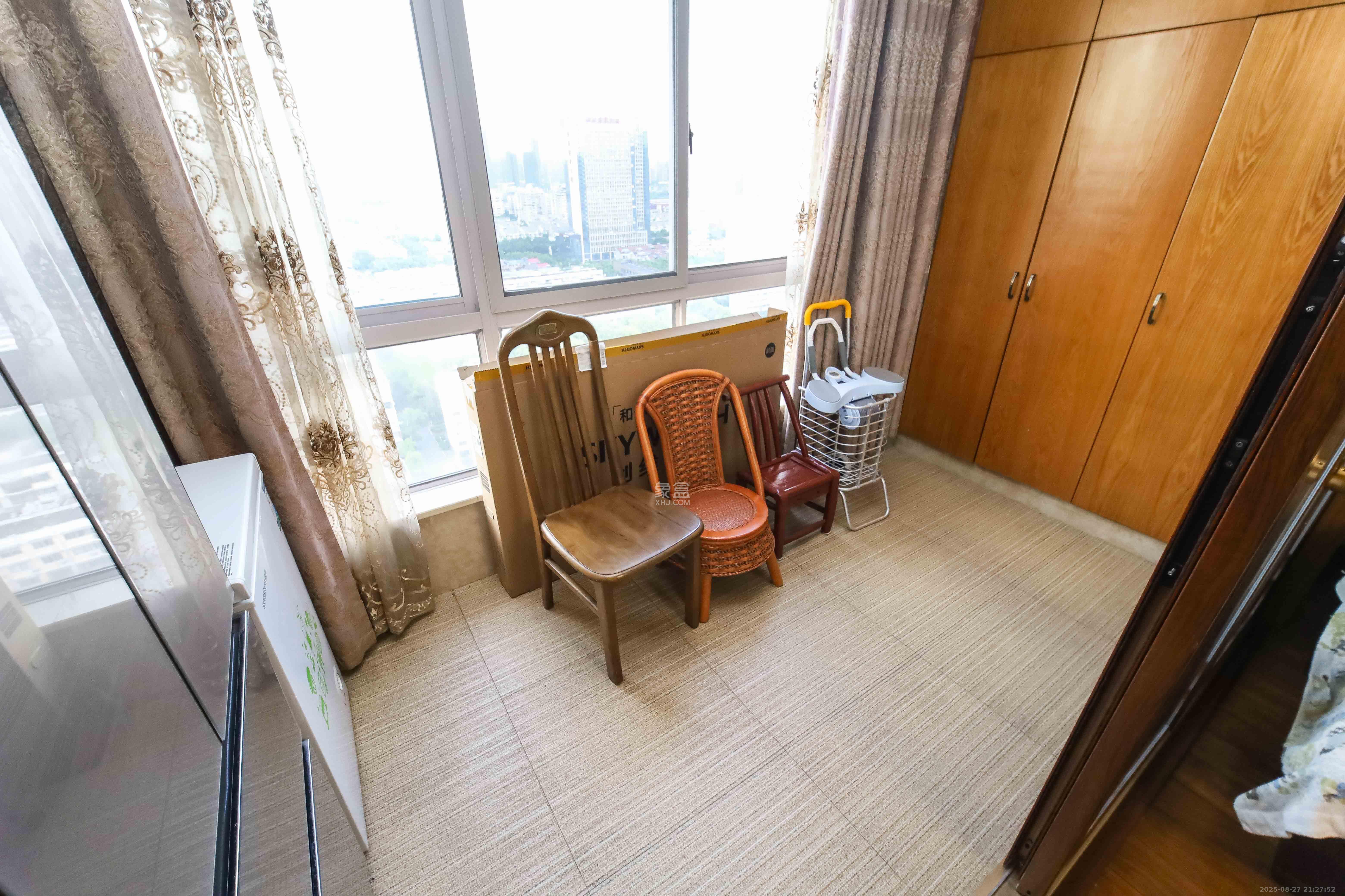 崇文阁(省教育厅宿舍) 4室2厅2卫 130.0万 崇文阁(省教育厅宿舍) 4室2厅2卫 130.0万阳台