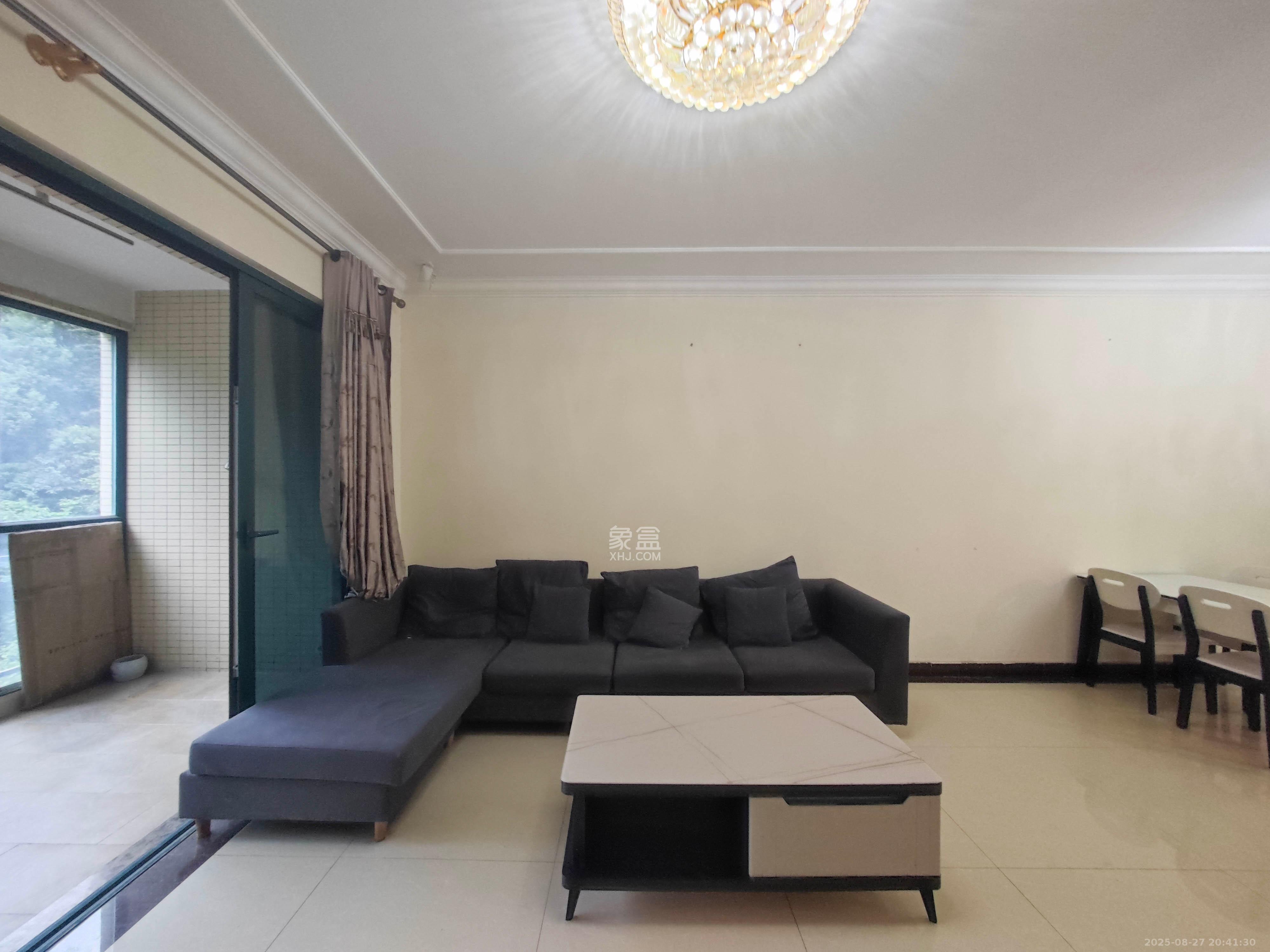 恒大城  3室2厅2卫    96.0万客厅