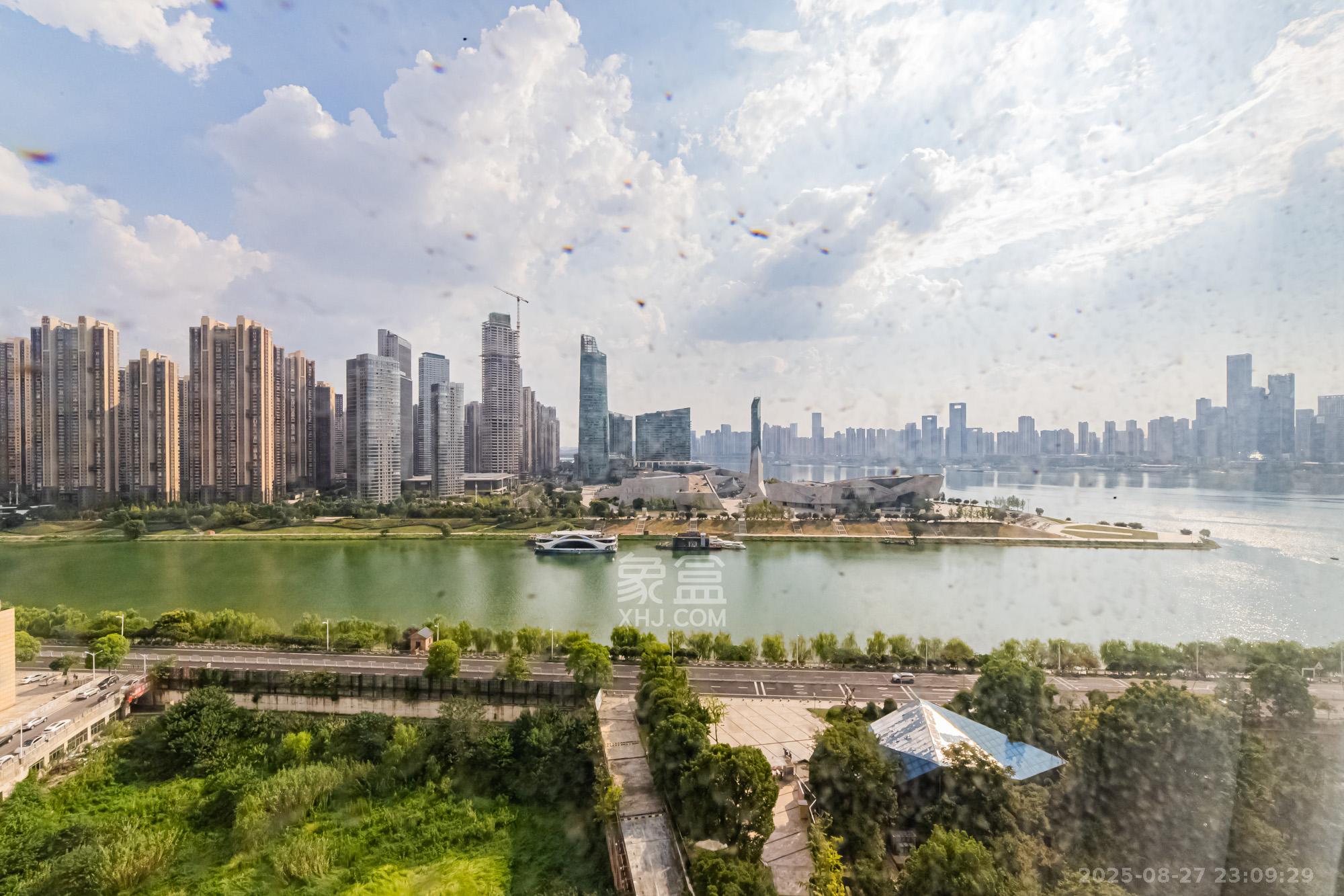 恒大御景半岛湘江苑（恒大御景半岛一期）  3室2厅3卫    252.78万其他