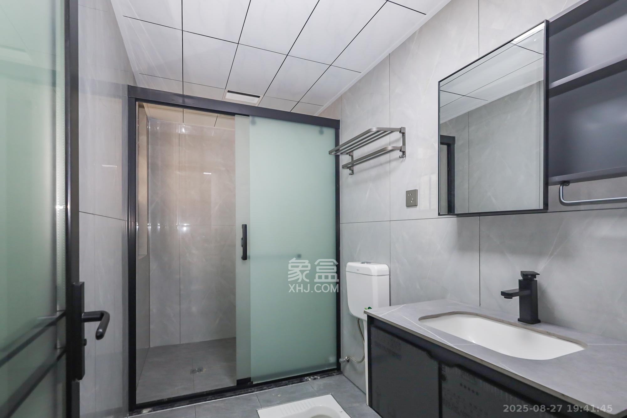 保利西海岸A区  4室2厅2卫    208.0万卫生间