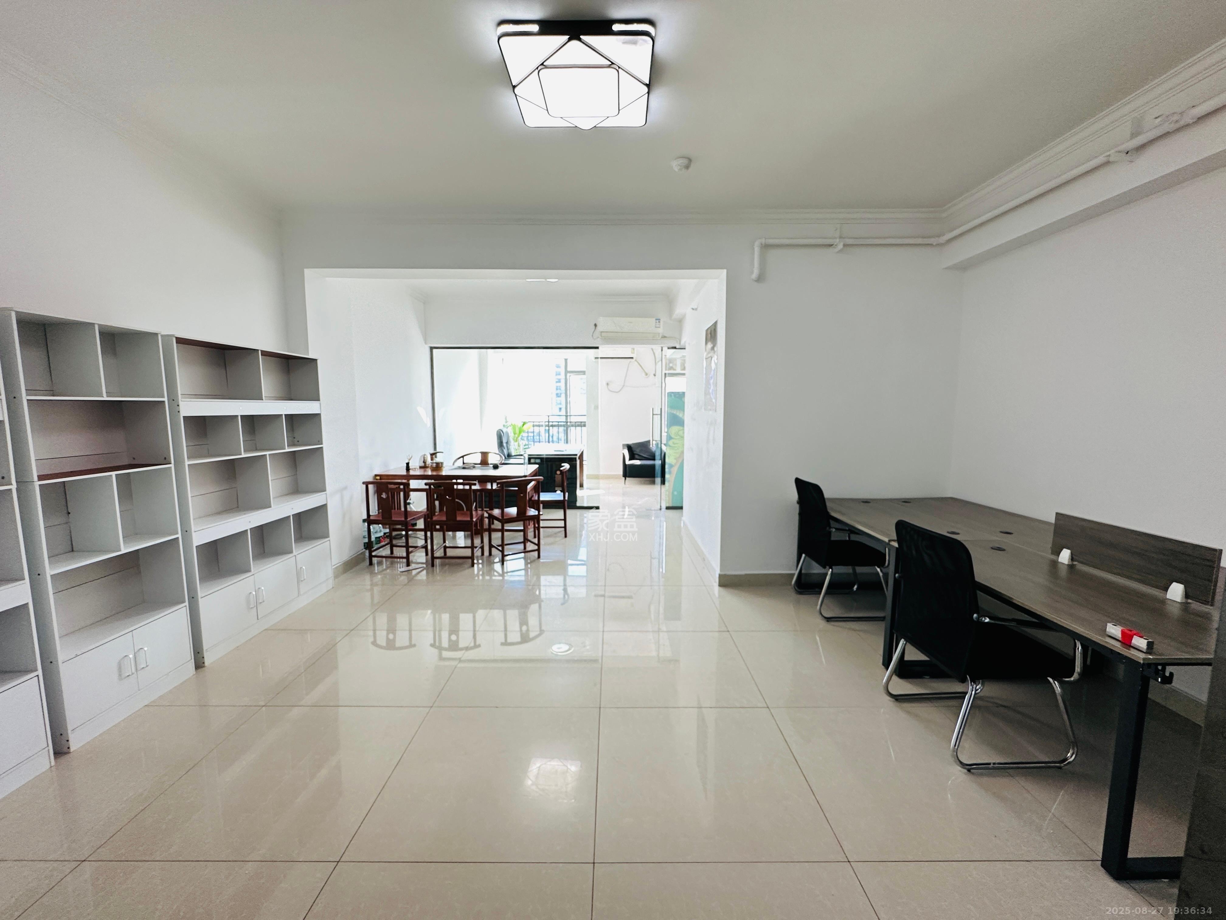 长房中庭国际(东郡华蓉广场) 1室2厅1卫 3600.0元/月 长房中庭国际(东郡华蓉广场) 1室2厅1卫 3600.0元/月室内图