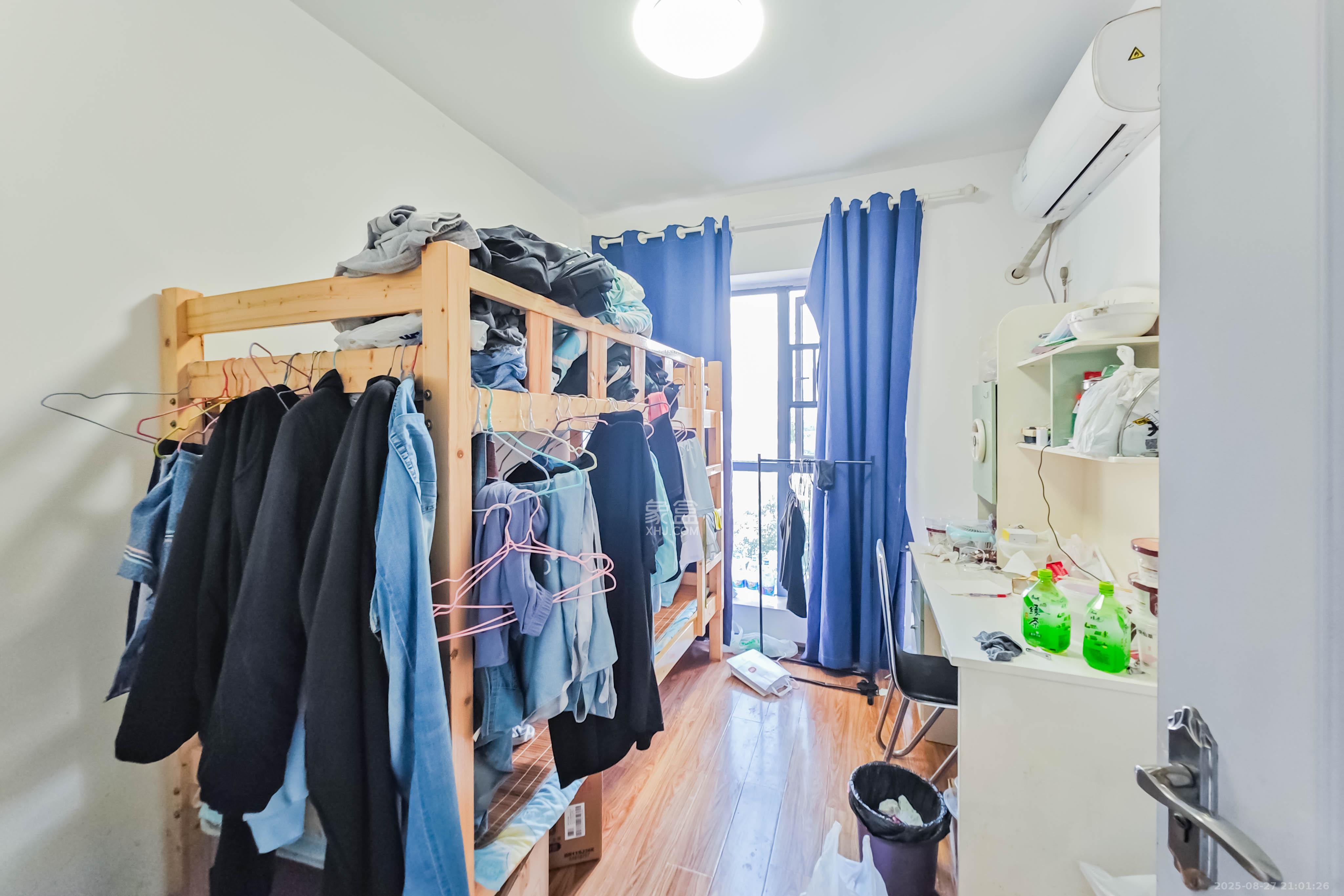 叠彩兰亭  3室2厅2卫    90.0万卧室