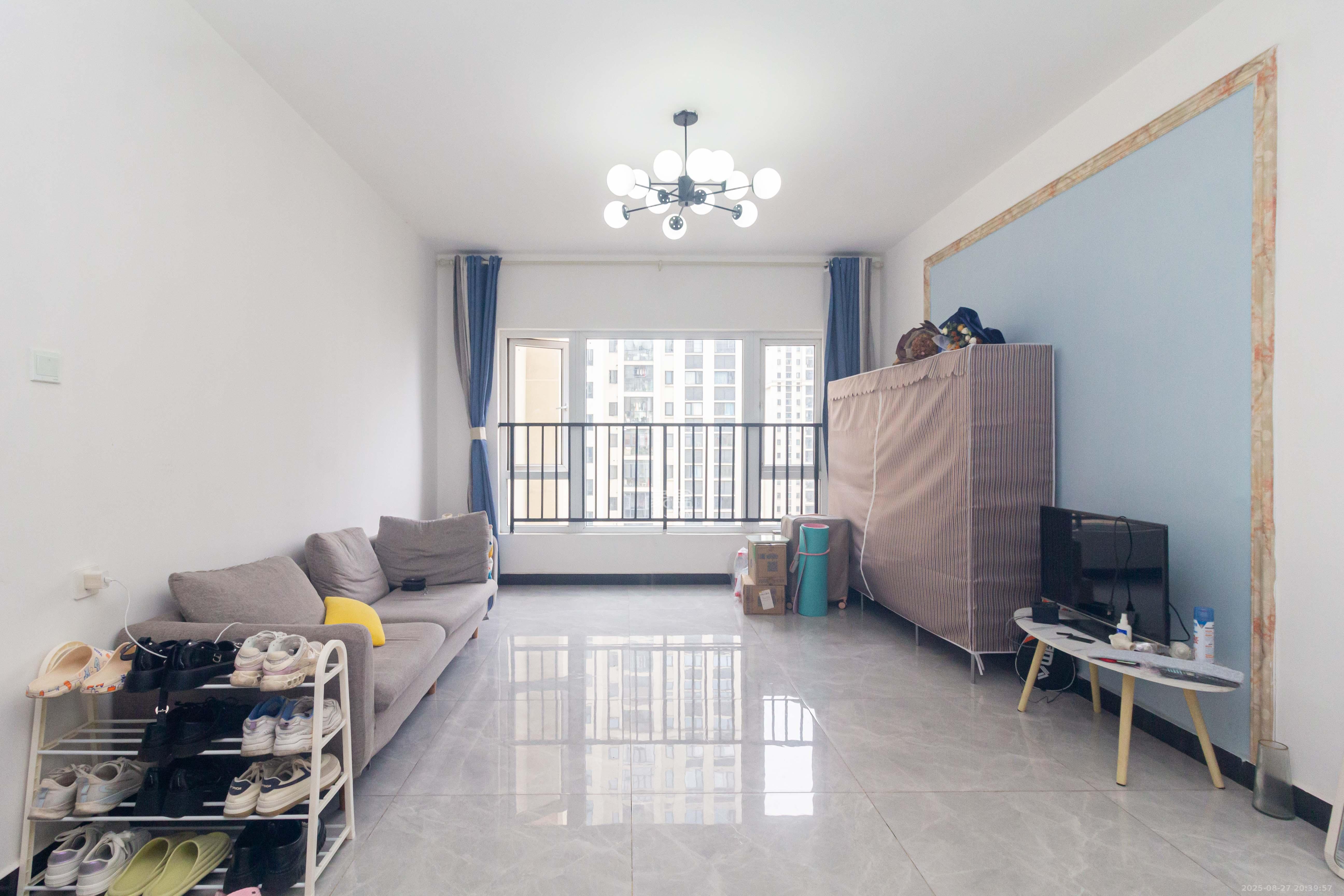 金科天悦(金科美邻汇) 3室2厅1卫 79.9万 金科天悦(金科美邻汇) 3室2厅1卫 79.9万客厅