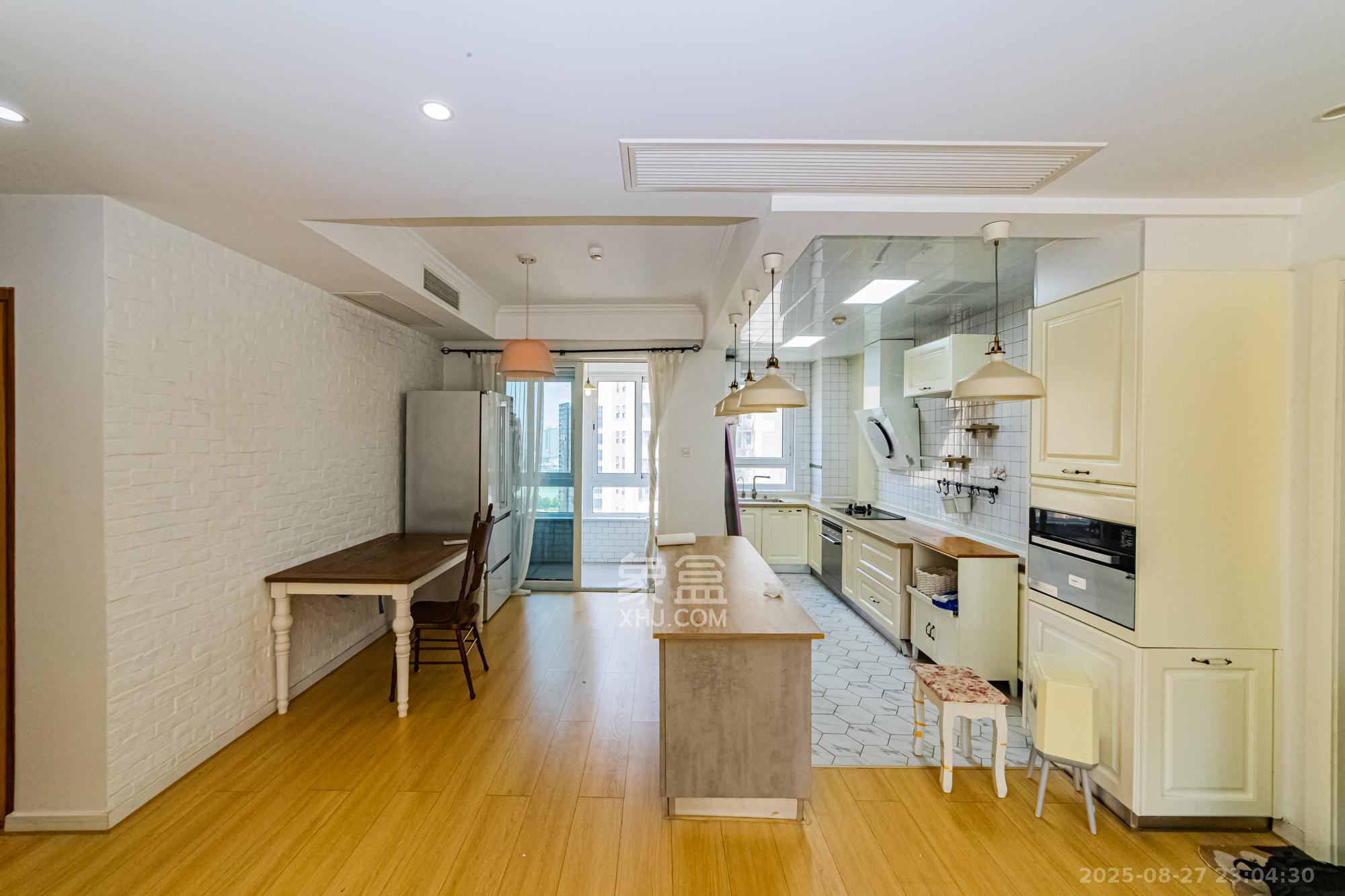 北辰三角洲B2E2区 3室2厅2卫 195.0万 北辰三角洲B2E2区 3室2厅2卫 195.0万客厅