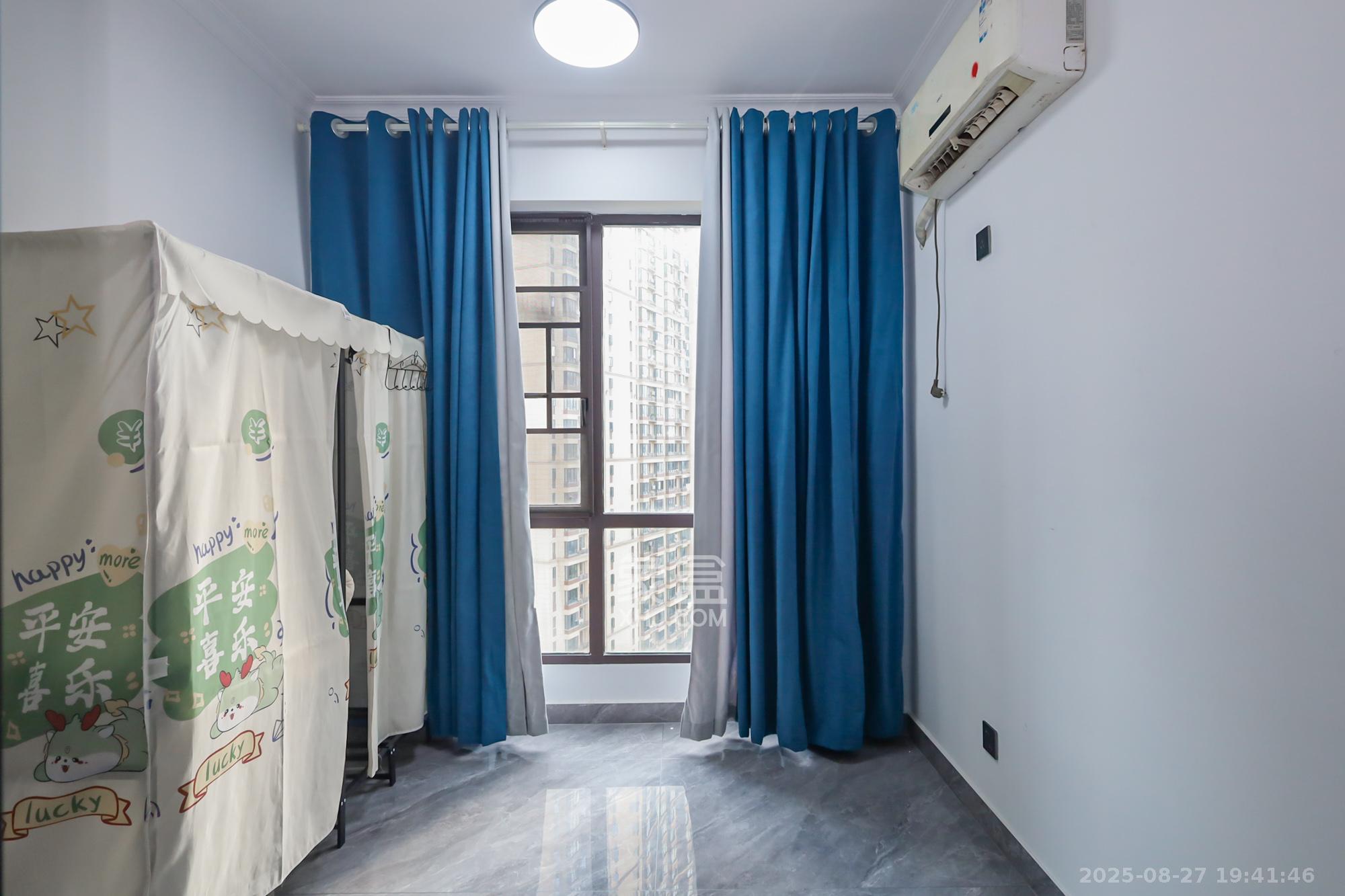 保利西海岸A区  4室2厅2卫    208.0万卧室