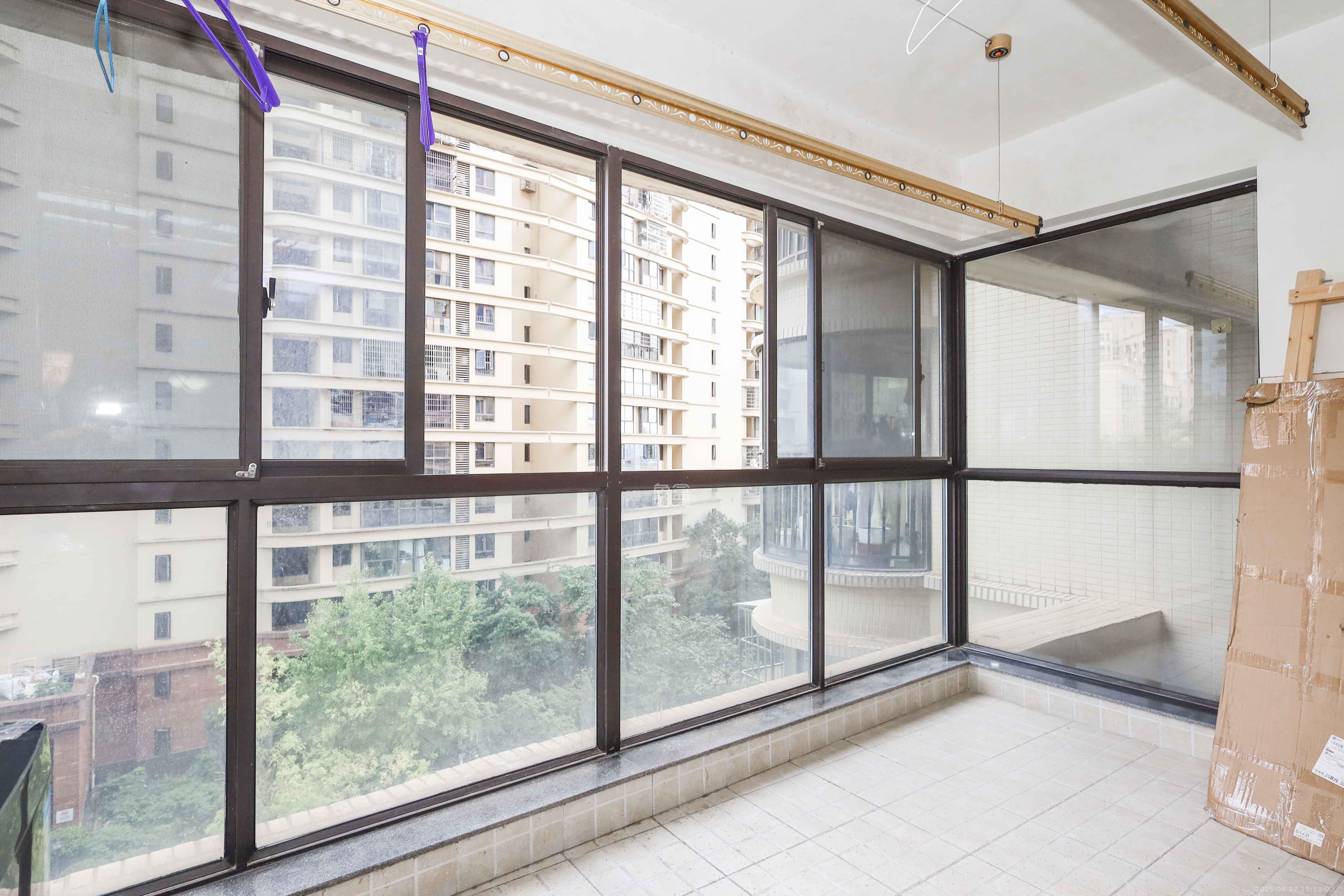 保利麓谷林语D区  4室2厅2卫    98.0万 保利麓谷林语D区  4室2厅2卫    98.0万阳台