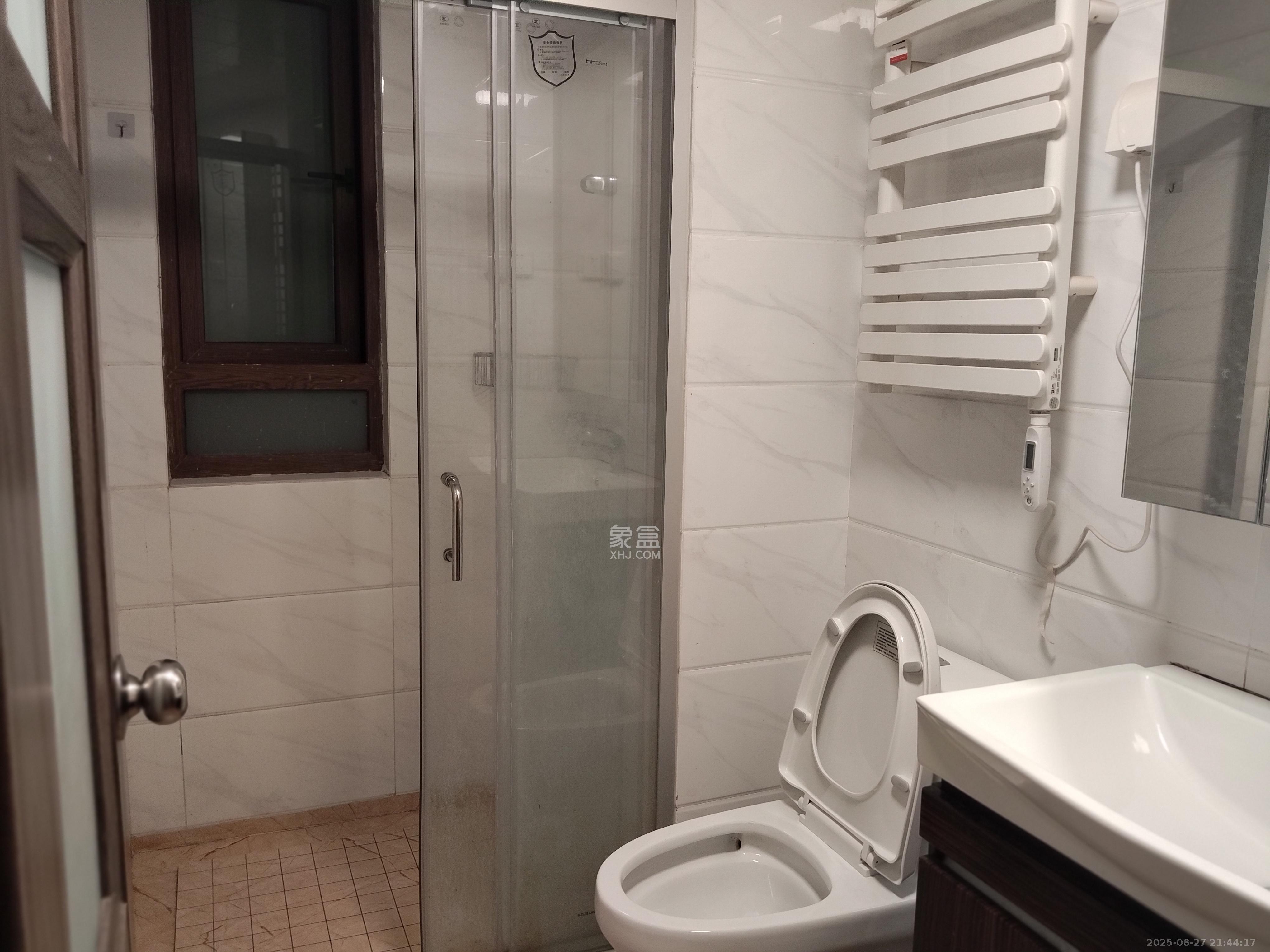 碧桂园翘楚棠  4室2厅2卫    2400.0元/月 碧桂园翘楚棠  4室2厅2卫    2400.0元/月室内图1