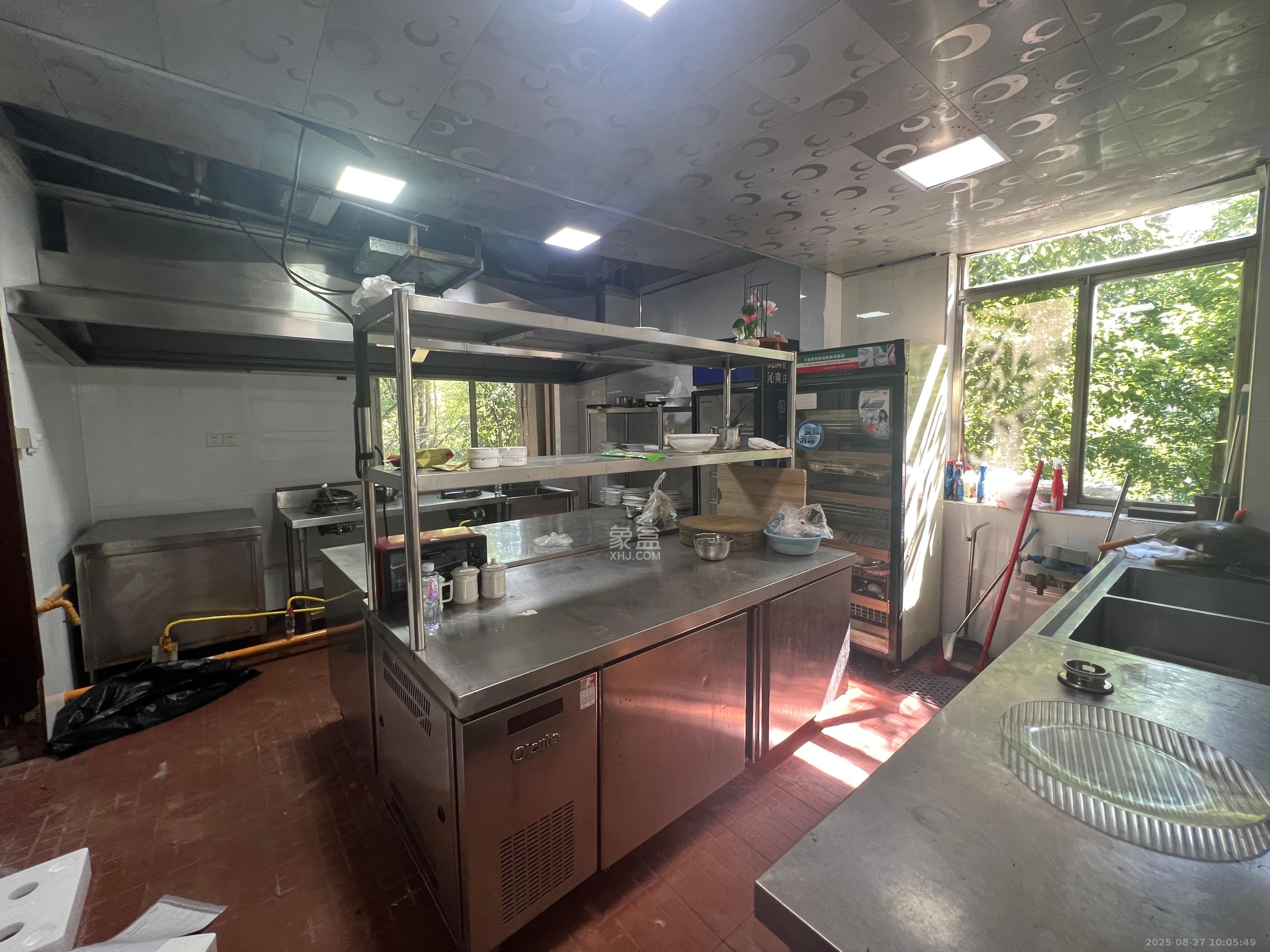 金色比华利 5室2厅2卫 9000.0元/月 金色比华利 5室2厅2卫 9000.0元/月室内图