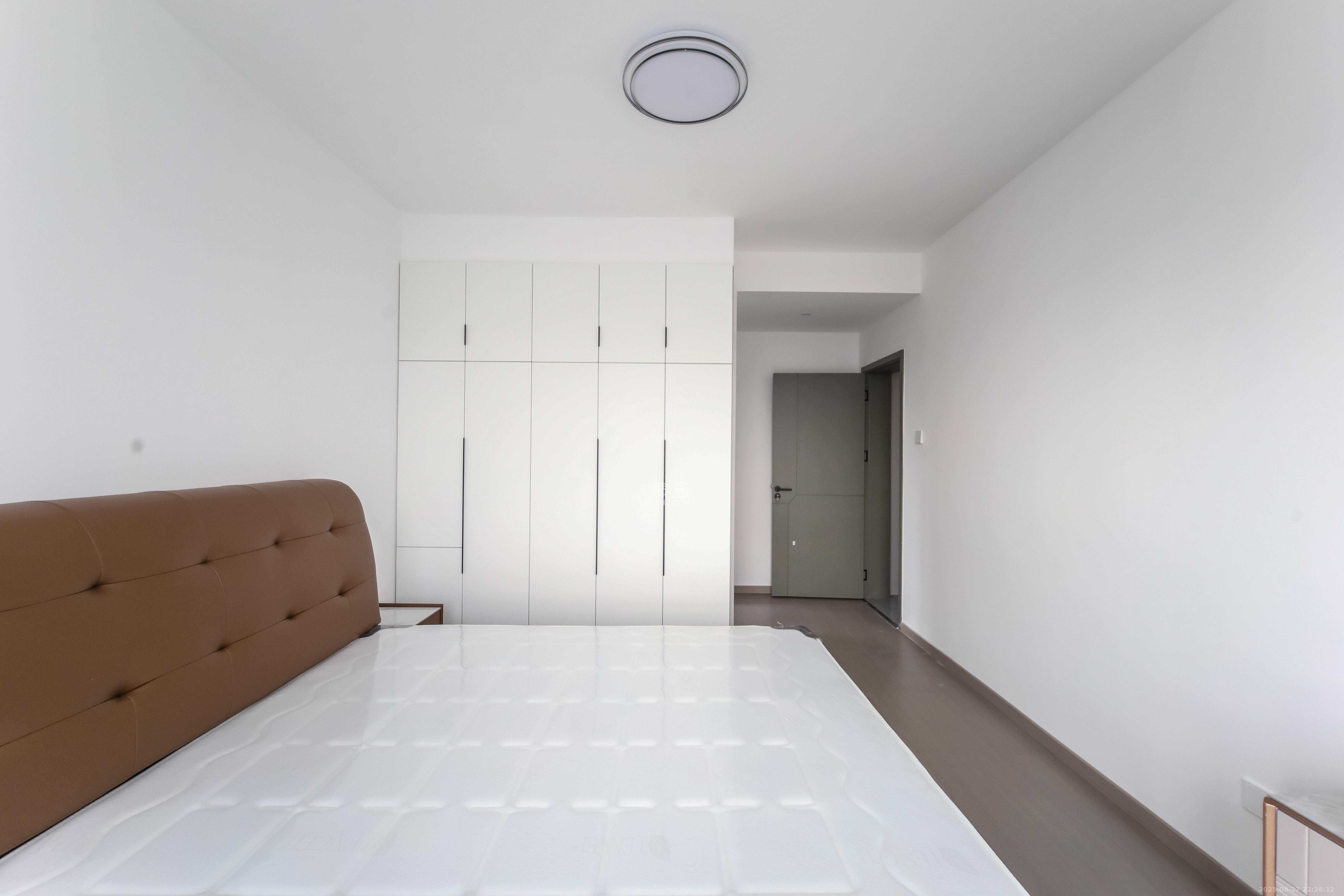 先锋东外滩  3室2厅2卫    99.0万 先锋东外滩  3室2厅2卫    99.0万卧室