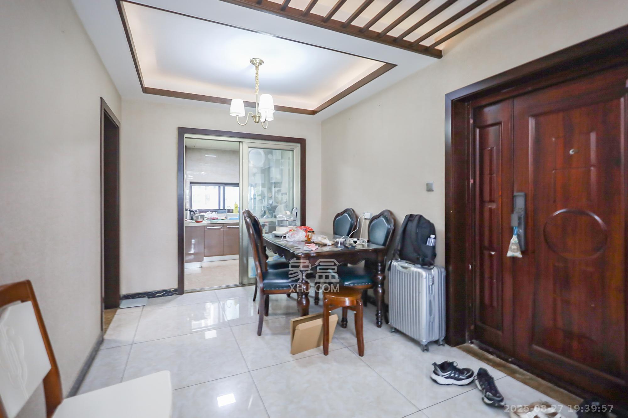 绿地中央广场  3室2厅1卫    145.0万其他