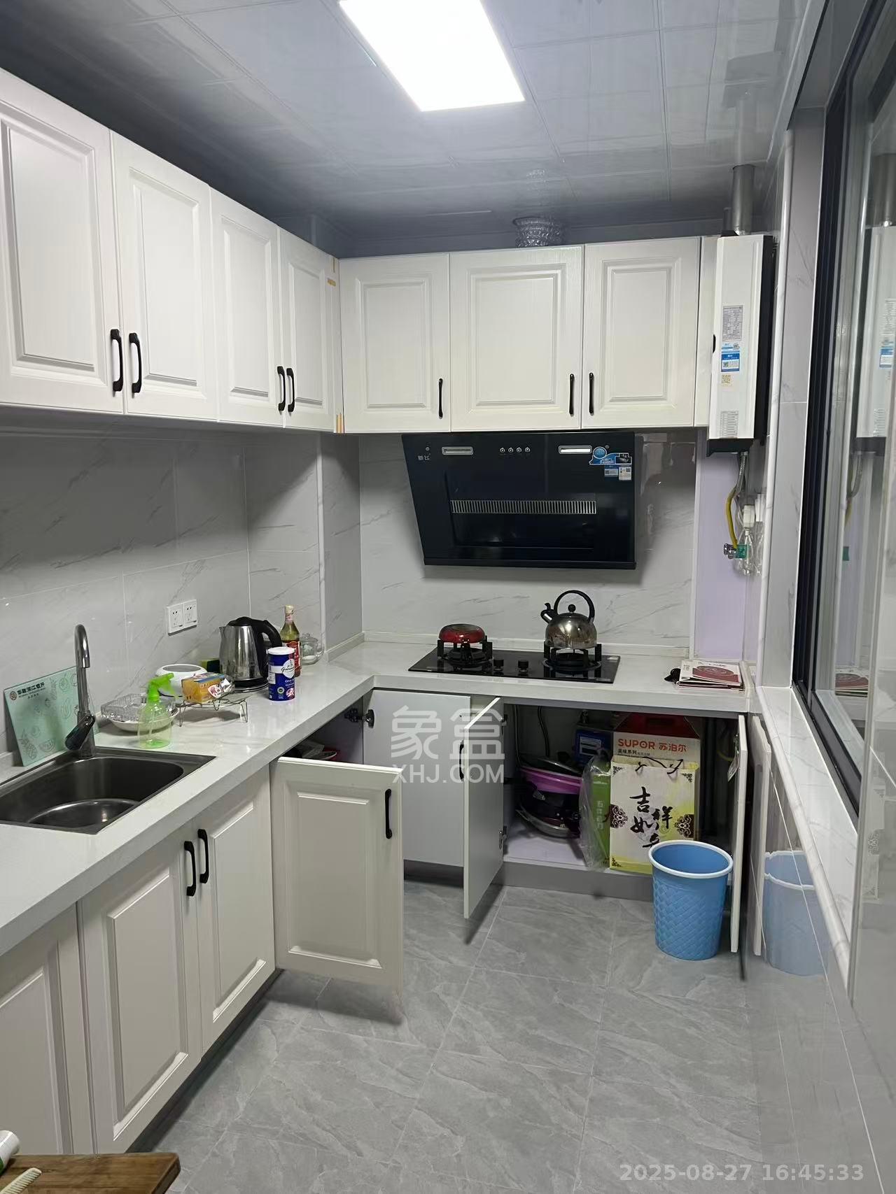 西湖鸿运佳苑  3室2厅2卫   2600.00元/月室内图
