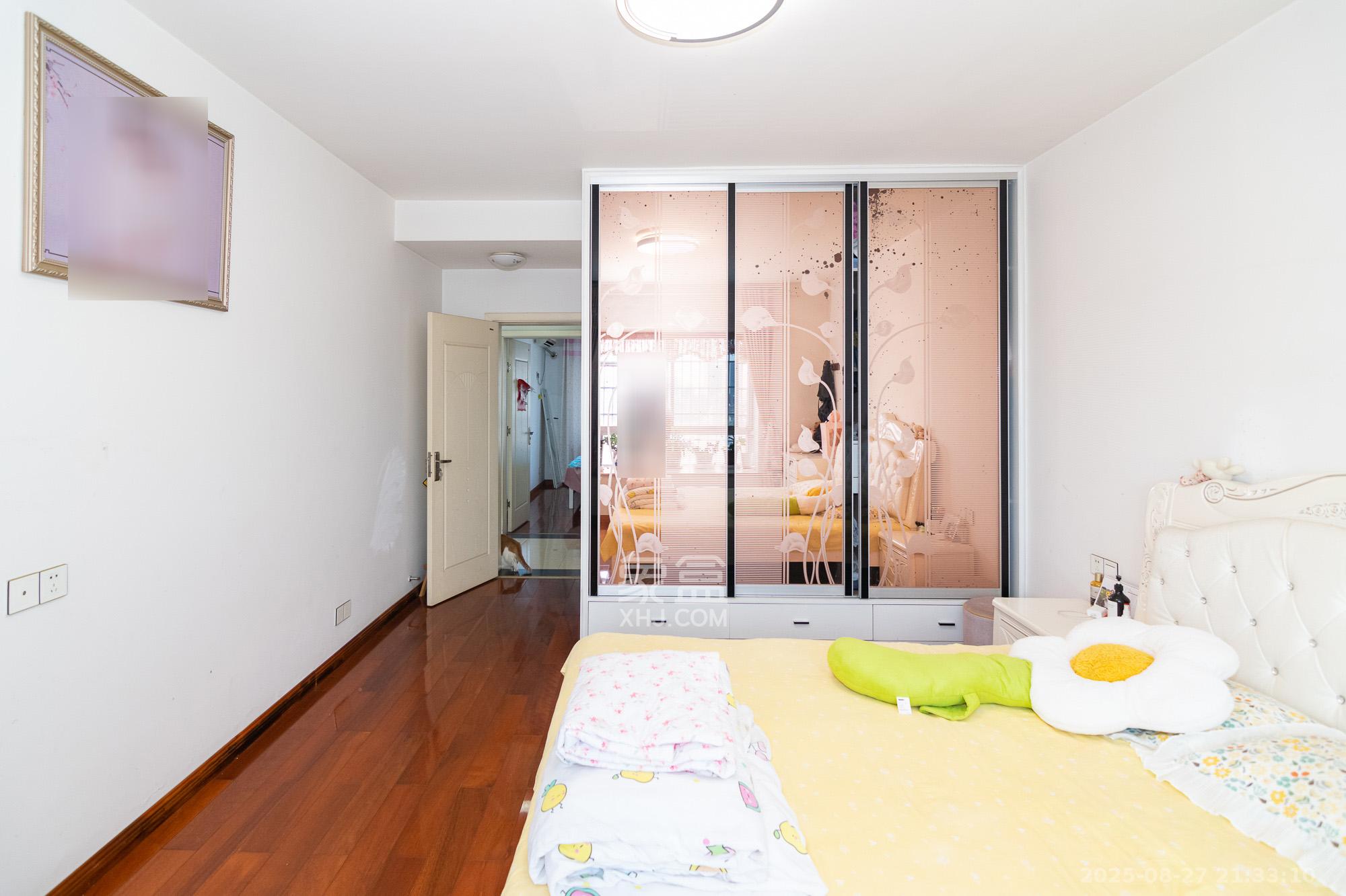 上居一品 4室2厅2卫 52.8万 上居一品 4室2厅2卫 52.8万卧室