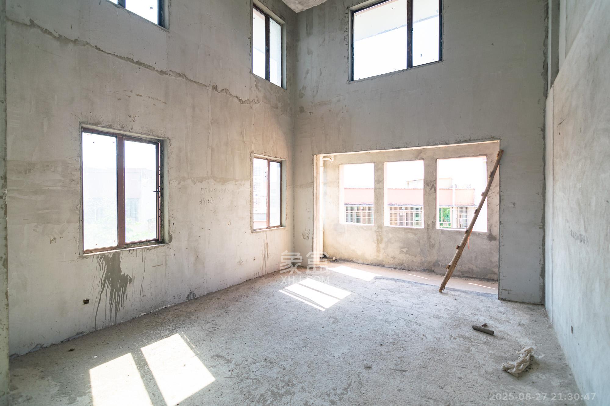 熙庭原著(房聚云台府) 5室2厅3卫 113.8万 熙庭原著(房聚云台府) 5室2厅3卫 113.8万客厅