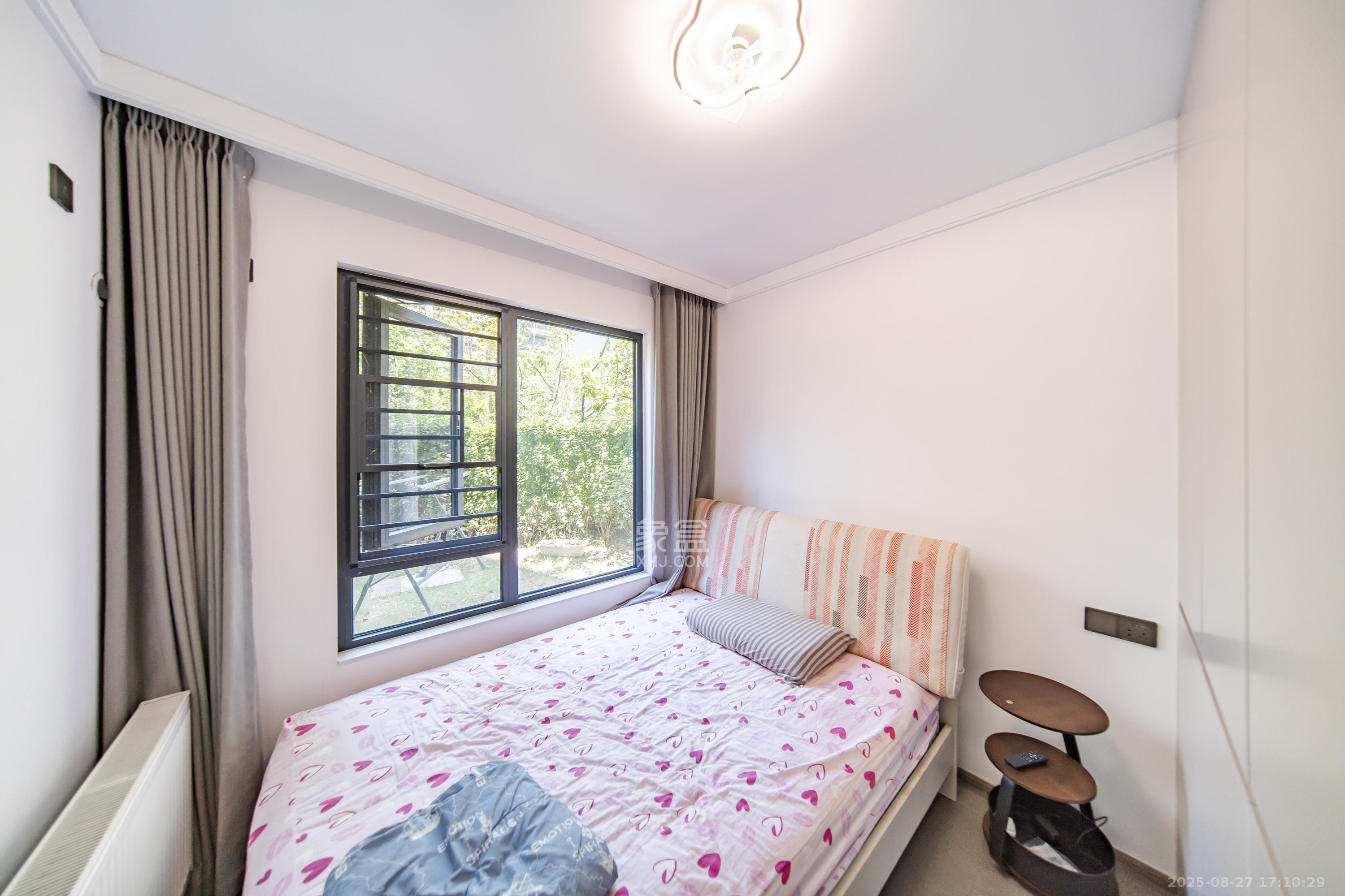 华润置地润樾府 4室2厅2卫 200.0万 华润置地润樾府 4室2厅2卫 200.0万卧室