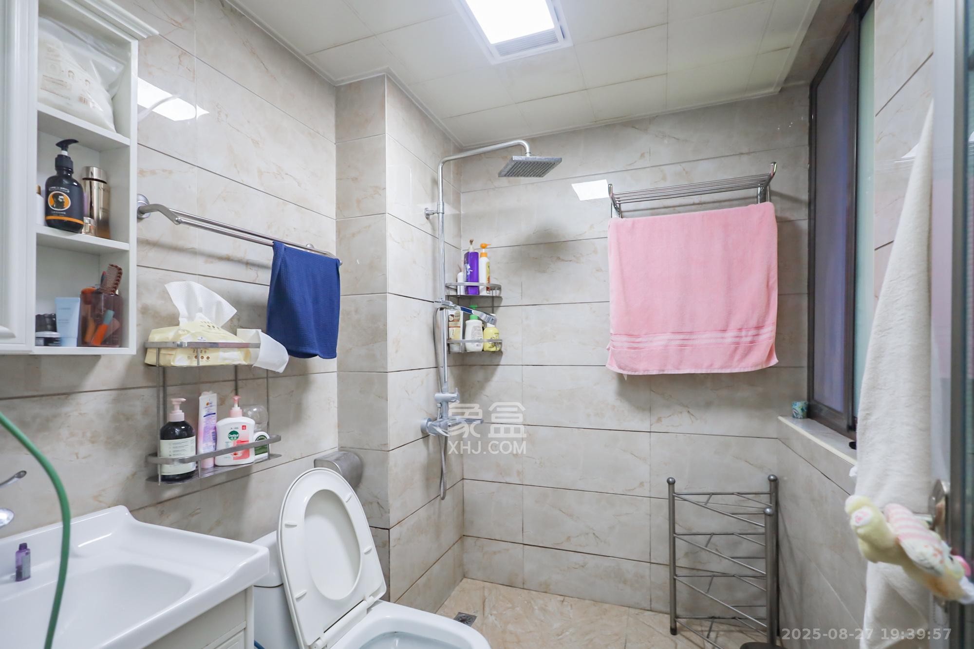 绿地中央广场  3室2厅1卫    145.0万 绿地中央广场  3室2厅1卫    145.0万卫生间