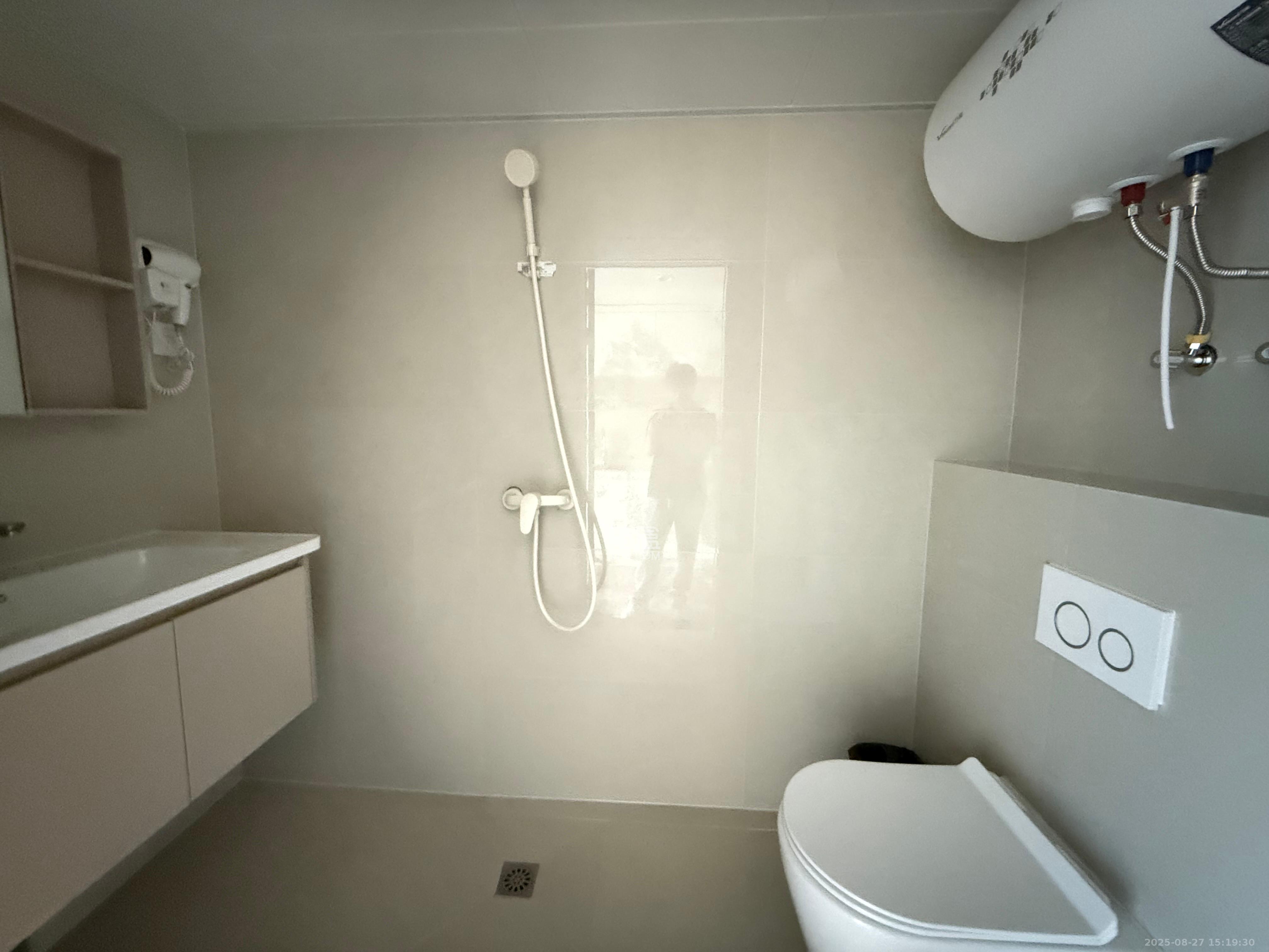 建发养云  1室1厅1卫    2700.0元/月 建发养云  1室1厅1卫    2700.0元/月室内图