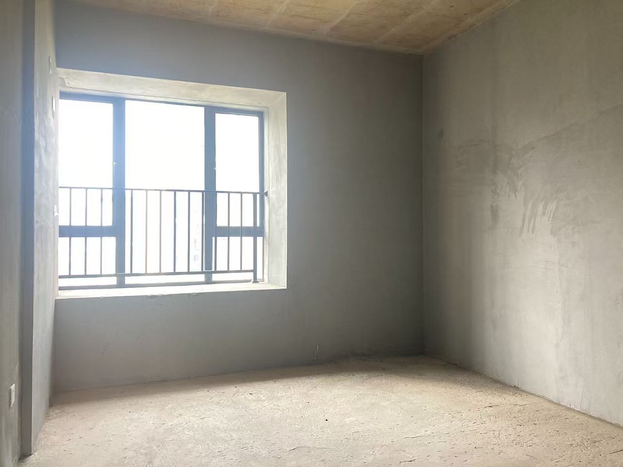 中建凤栖台  4室2厅2卫   55.80万客厅