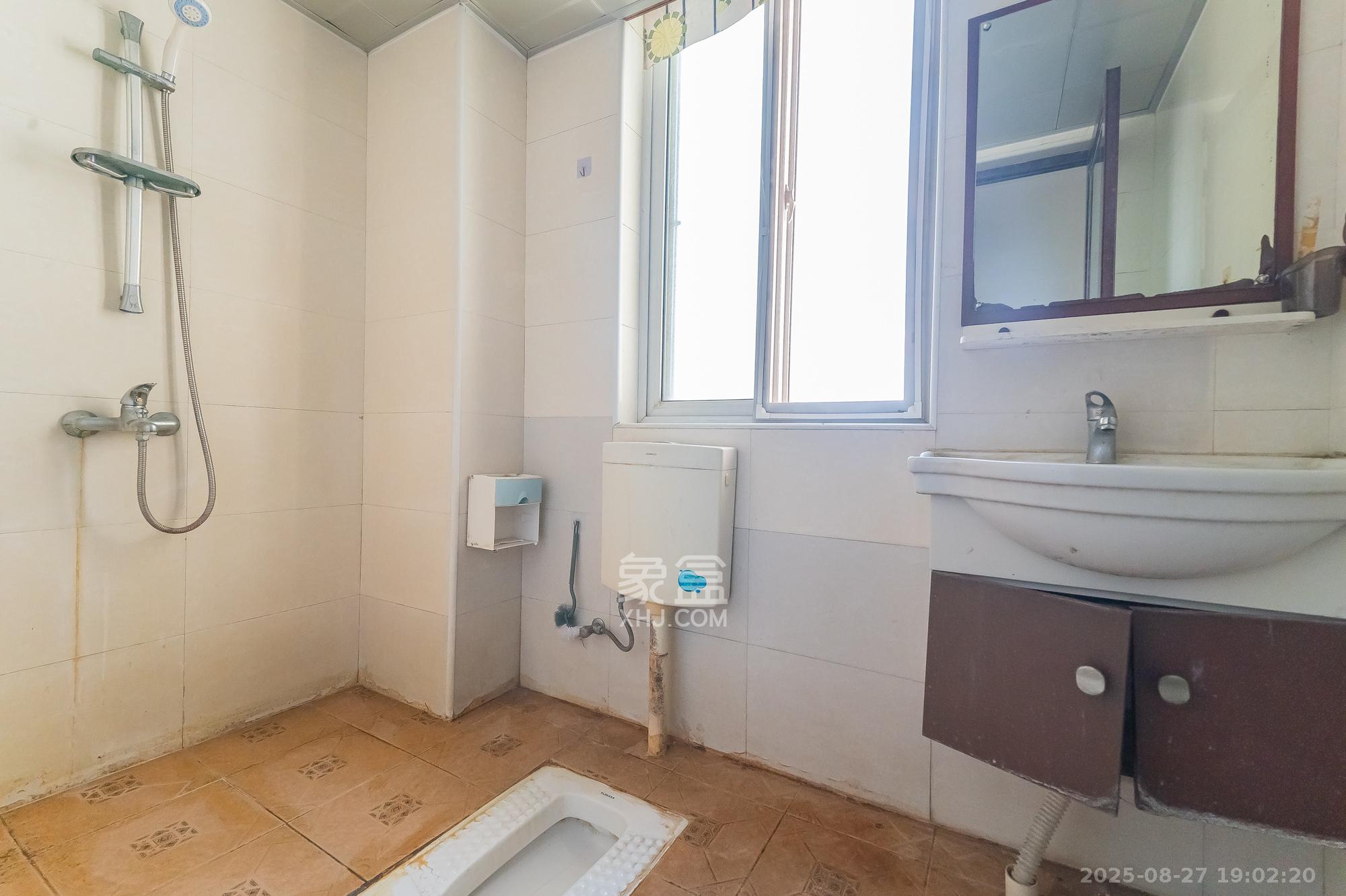 开源鑫景  4室2厅2卫    98.0万 开源鑫景  4室2厅2卫    98.0万卫生间