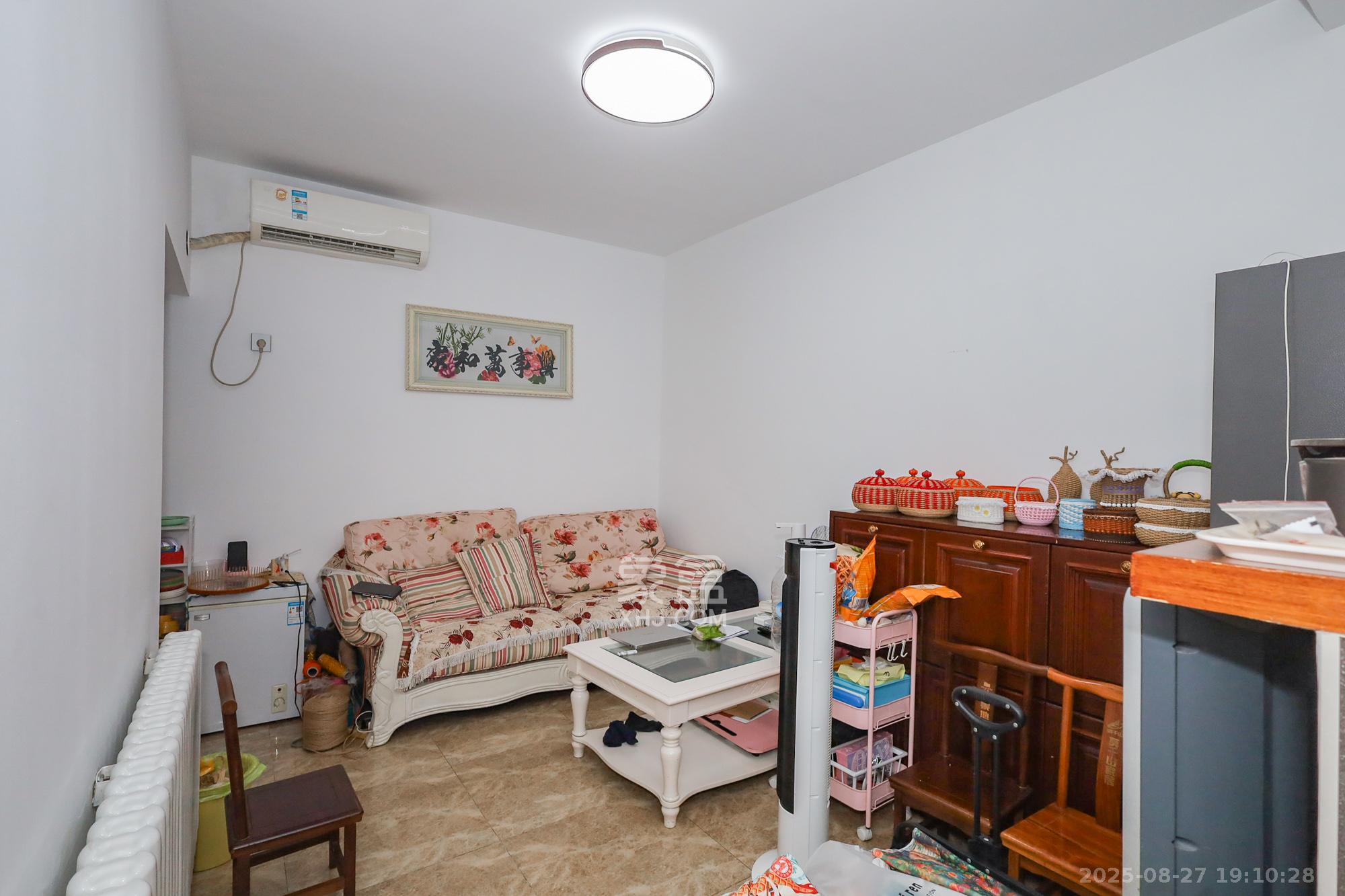 旭辉藏郡(藏郡、旭湘华府) 3室2厅2卫 218.0万 旭辉藏郡(藏郡、旭湘华府) 3室2厅2卫 218.0万客厅