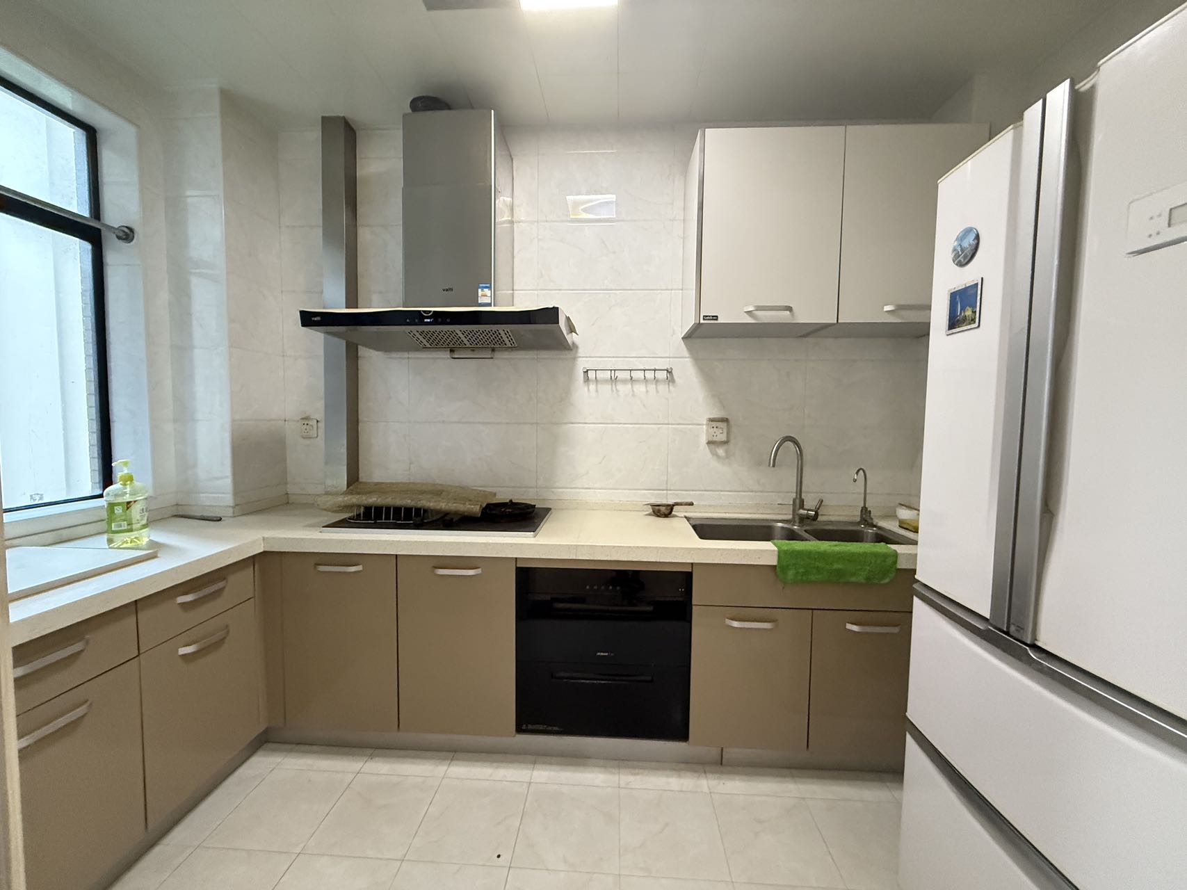 龙腾国际 4室2厅2卫 85.8万 龙腾国际 4室2厅2卫 85.8万室内图