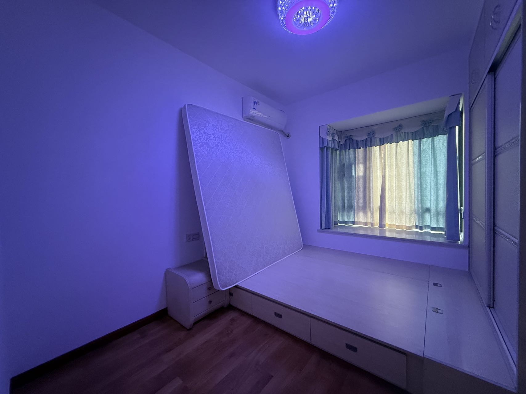 龙腾国际 4室2厅2卫 85.8万 龙腾国际 4室2厅2卫 85.8万室内图