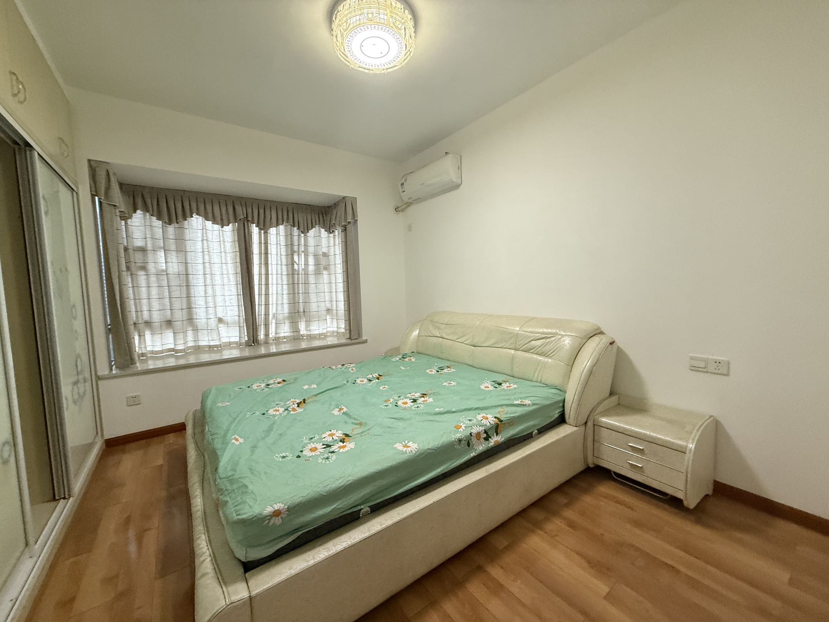 龙腾国际 4室2厅2卫 85.8万 龙腾国际 4室2厅2卫 85.8万室内图