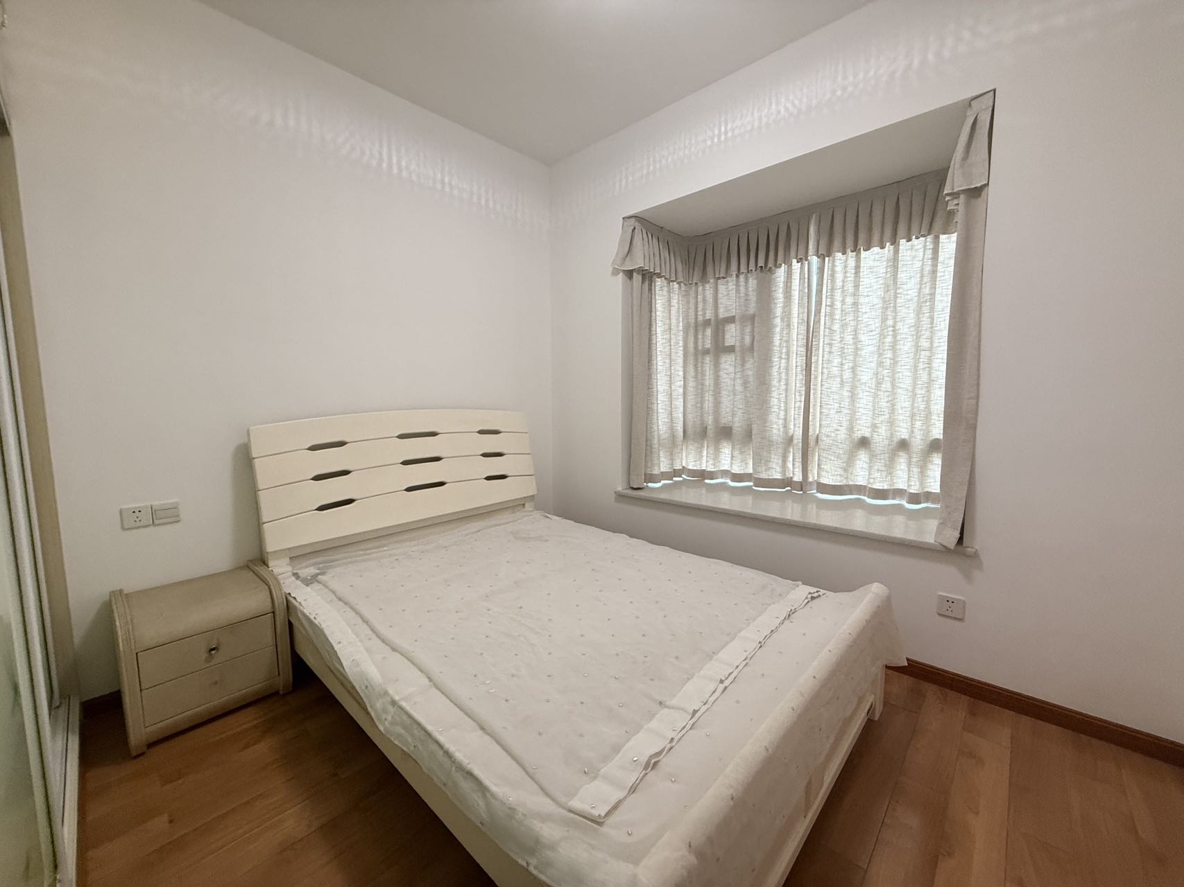 龙腾国际 4室2厅2卫 85.8万 龙腾国际 4室2厅2卫 85.8万室内图