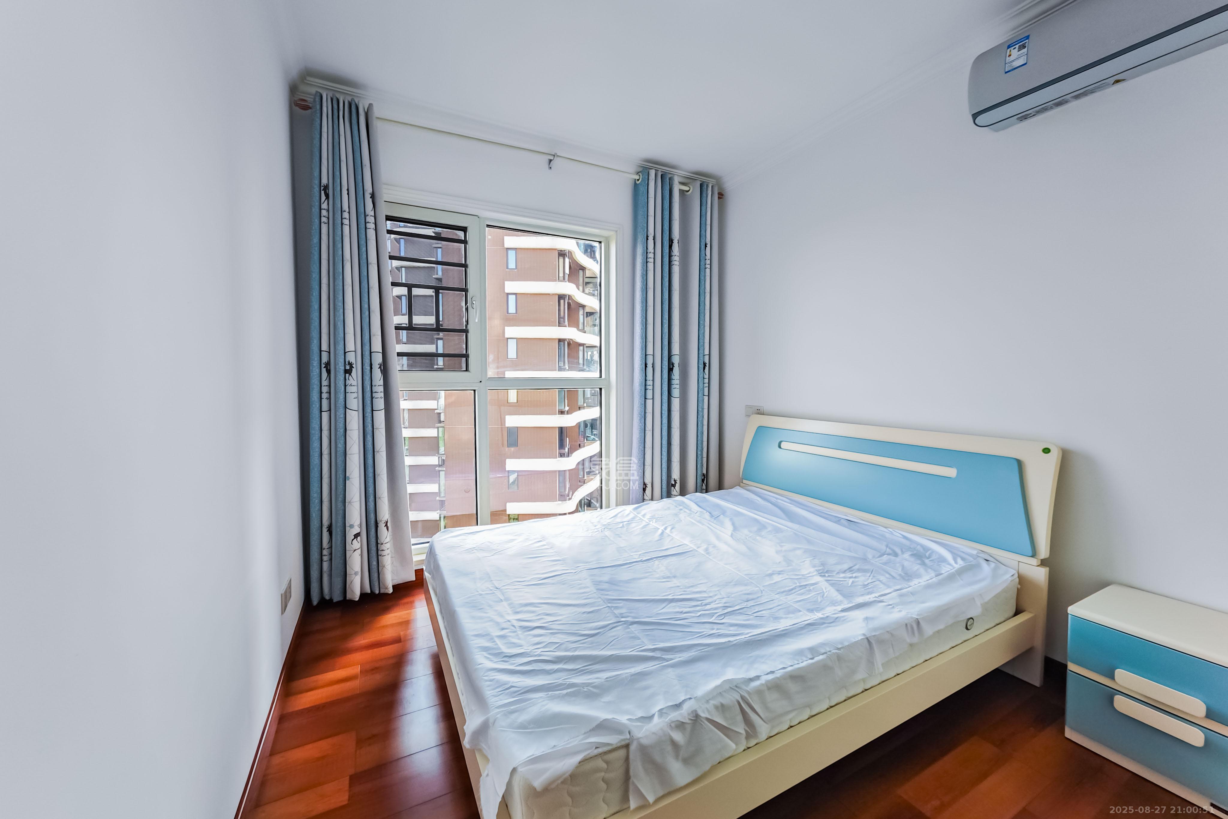 京武浪琴山一、二期  2室2厅1卫    140.0万卧室