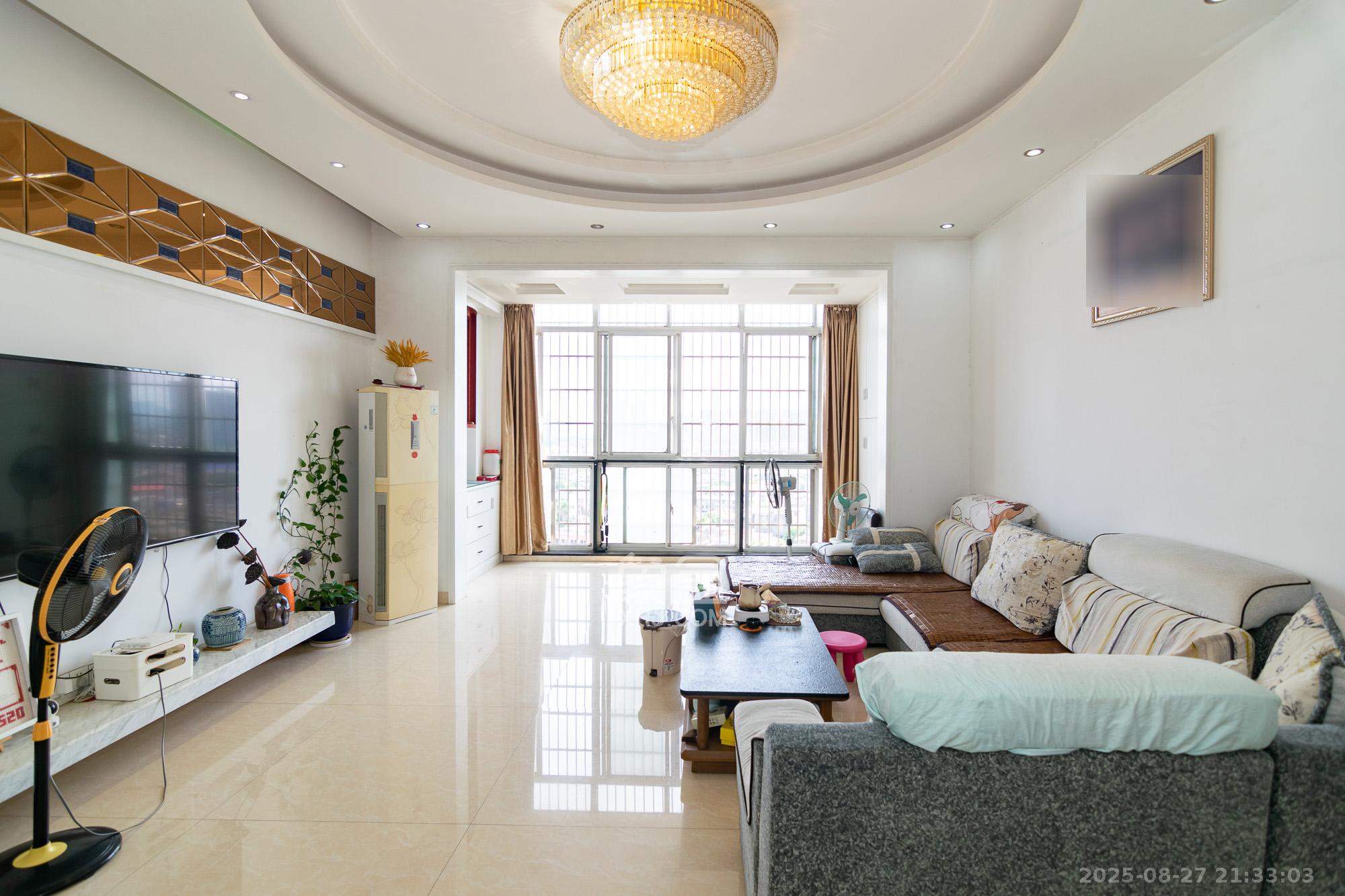 上居一品 4室2厅2卫 52.8万 上居一品 4室2厅2卫 52.8万客厅