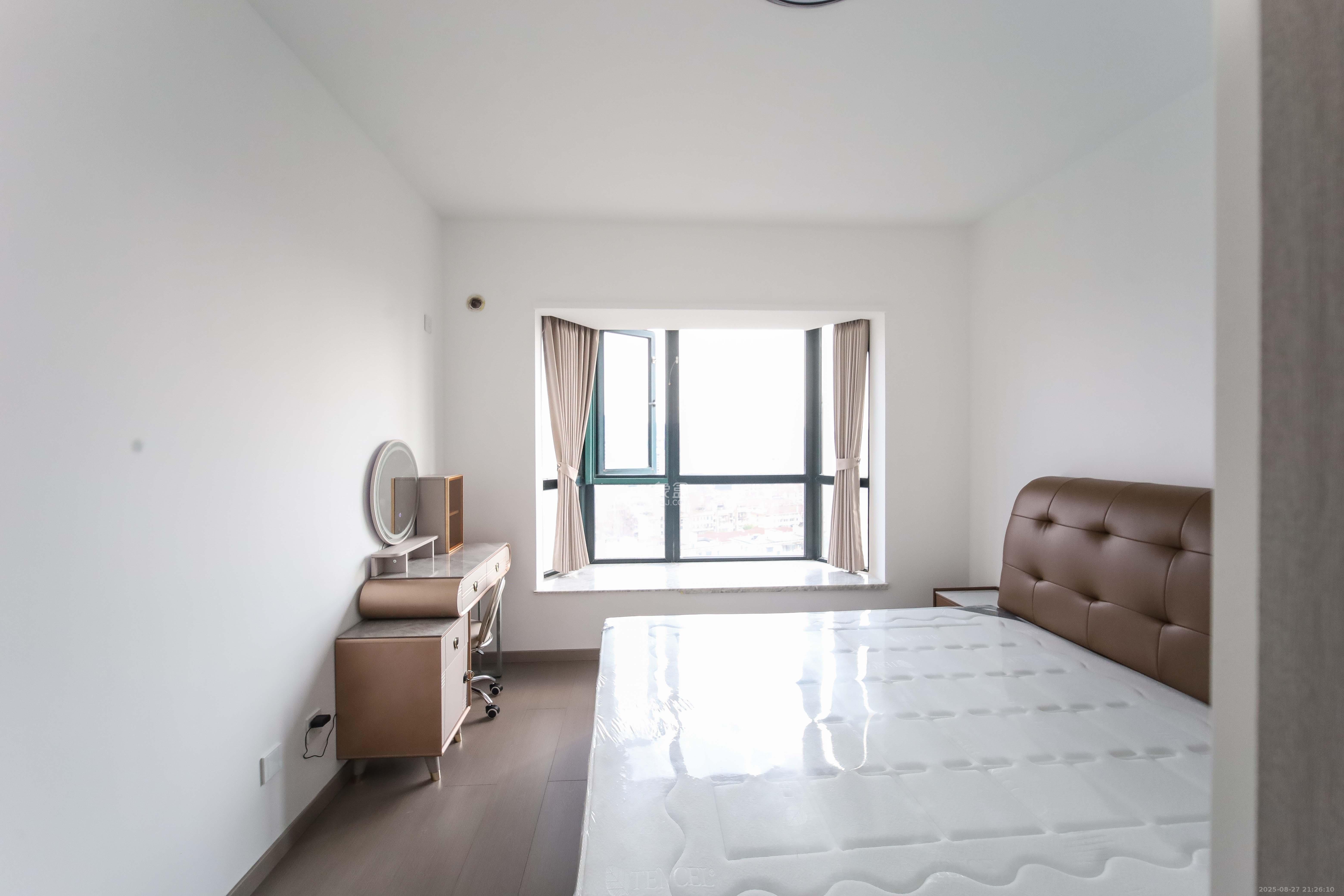 先锋东外滩  3室2厅2卫    99.0万 先锋东外滩  3室2厅2卫    99.0万卧室