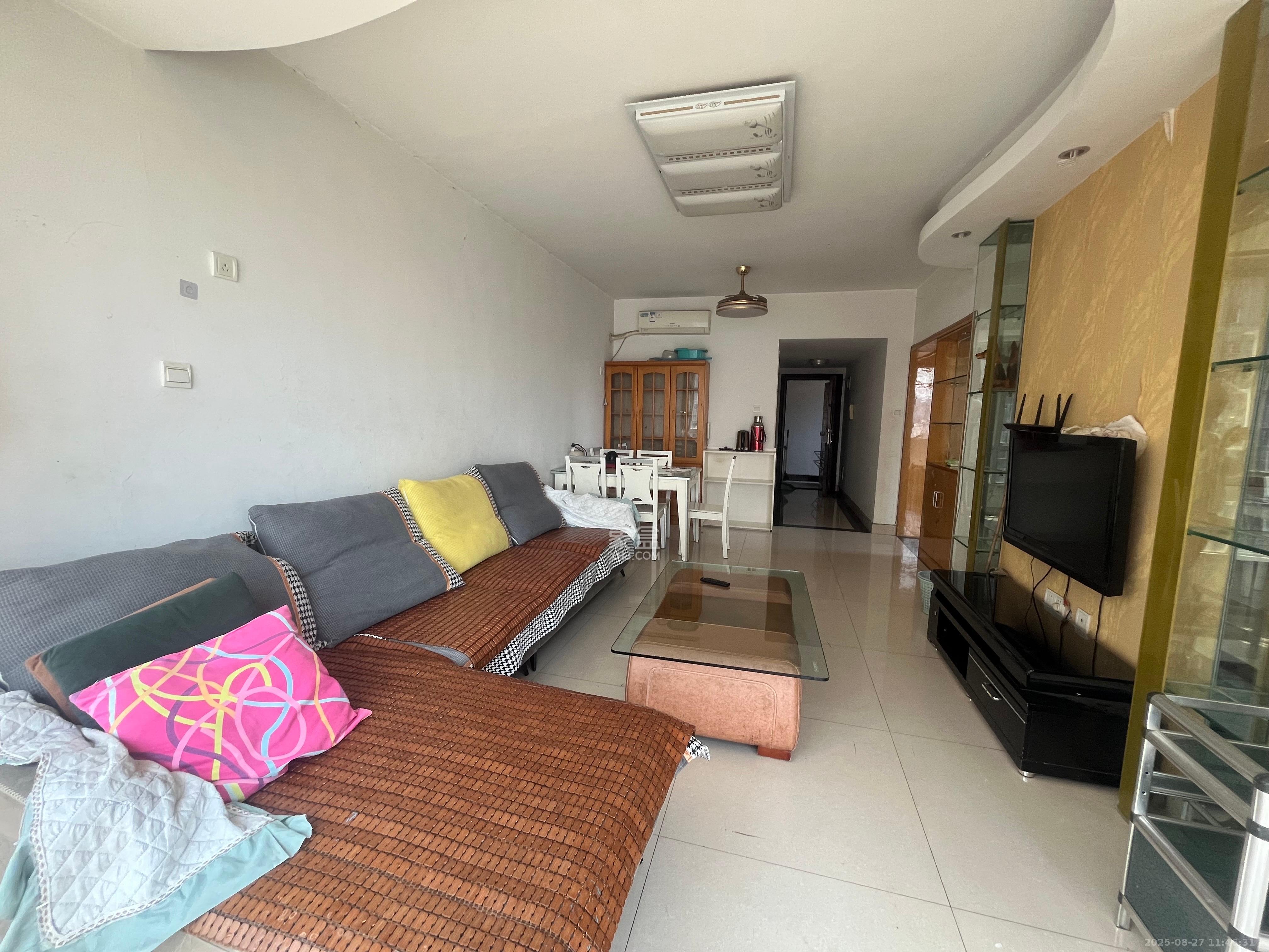 山水华景  3室2厅1卫    2300.0元/月室内图