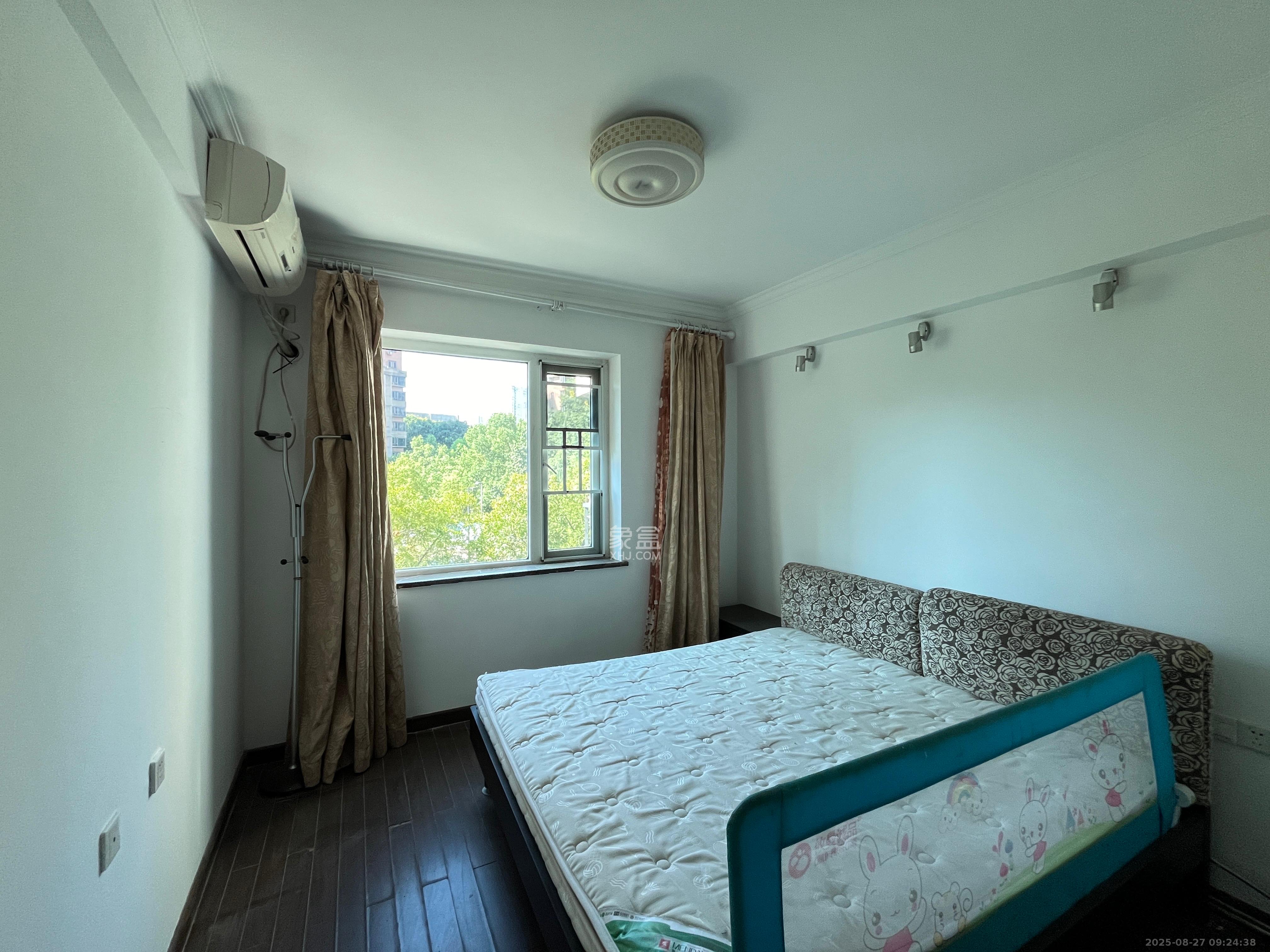 珠江花城一期桂苑  3室2厅1卫    2400.0元/月 珠江花城一期桂苑  3室2厅1卫    2400.0元/月室内图