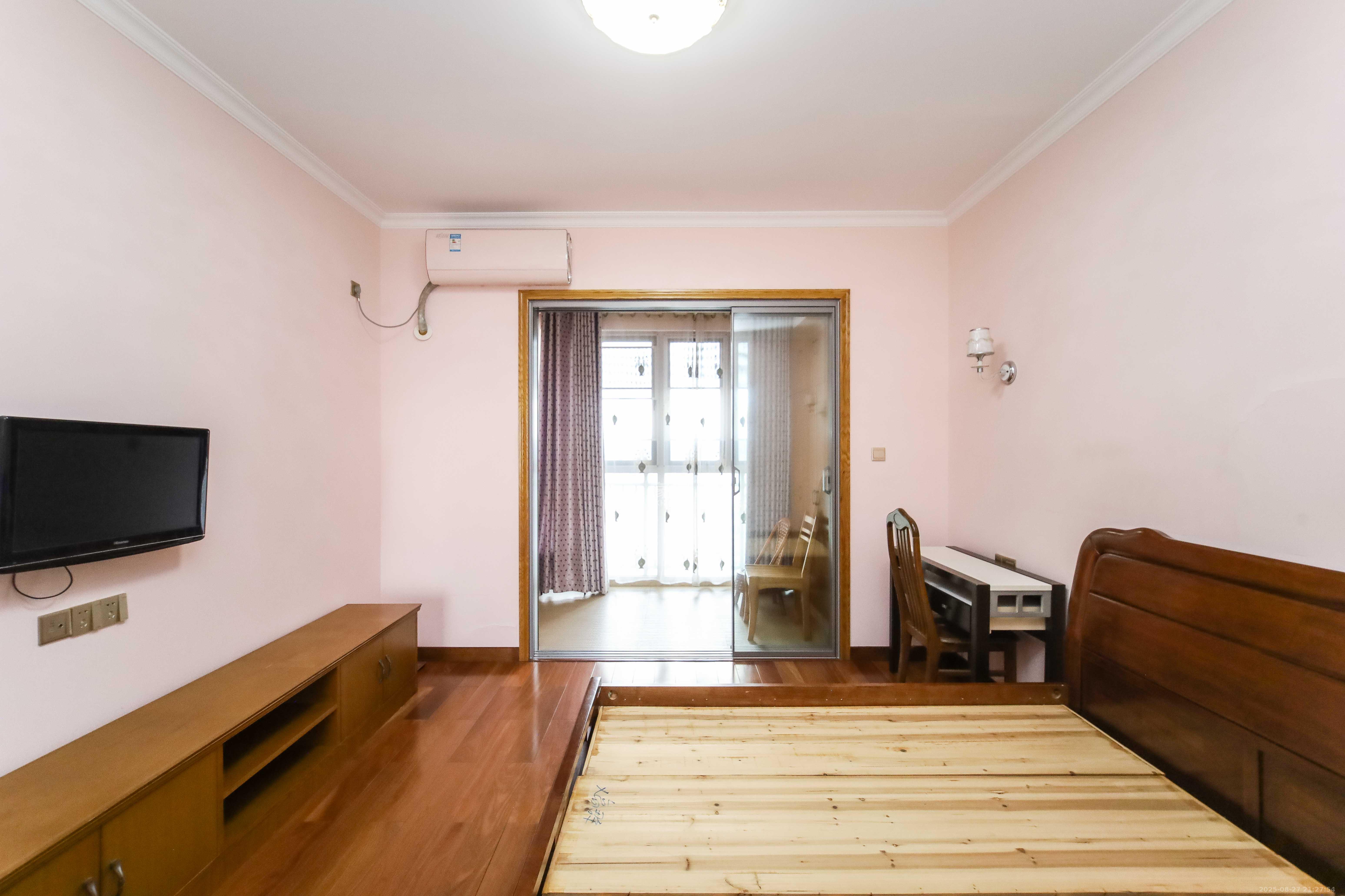 崇文阁(省教育厅宿舍) 4室2厅2卫 130.0万 崇文阁(省教育厅宿舍) 4室2厅2卫 130.0万卧室