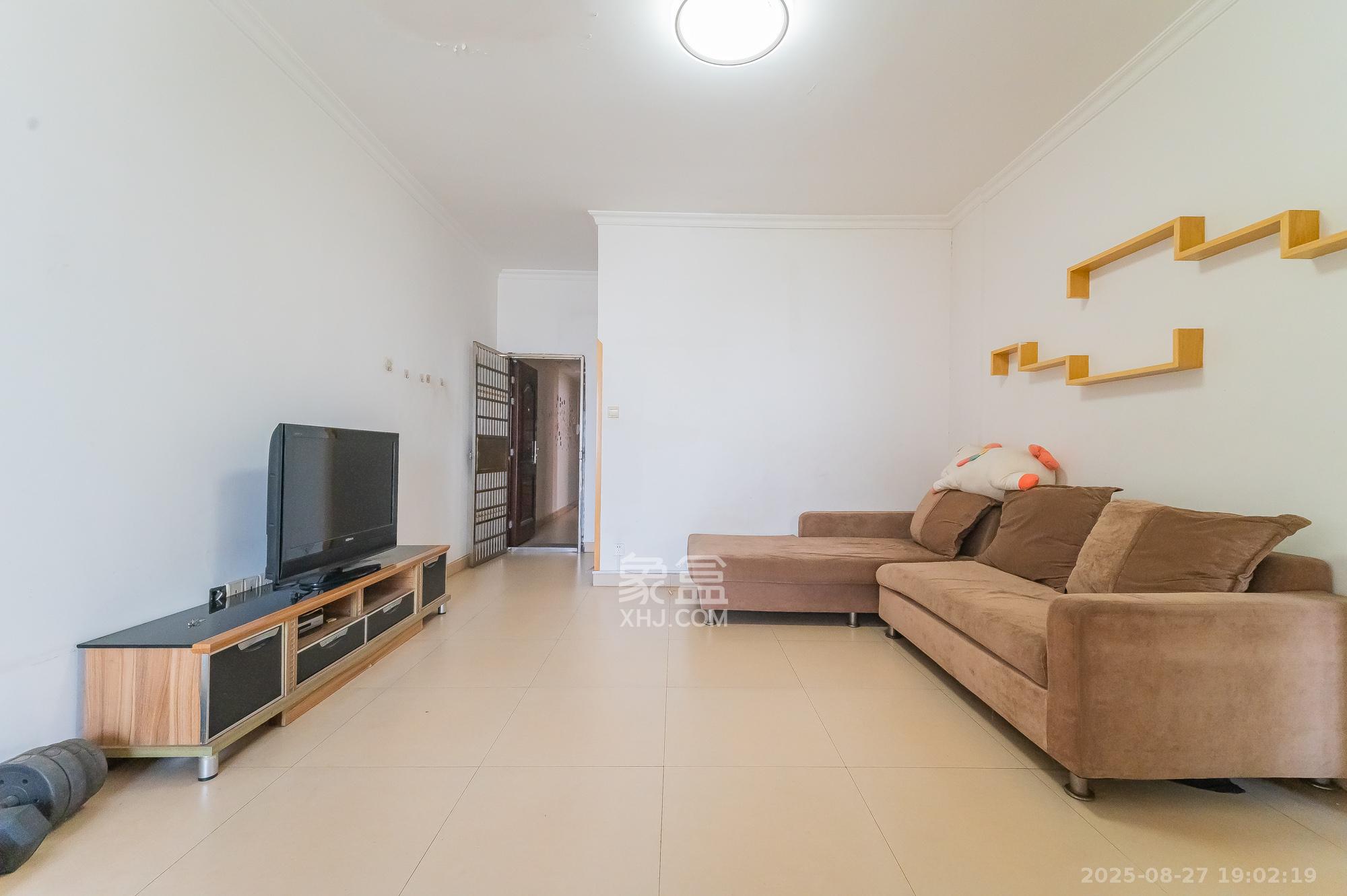 开源鑫景  4室2厅2卫    98.0万 开源鑫景  4室2厅2卫    98.0万客厅